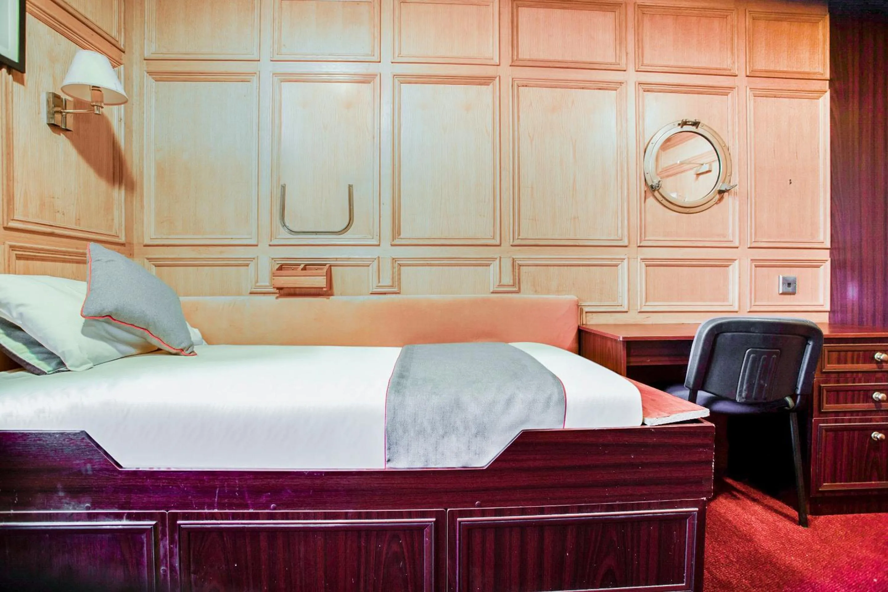 Bedroom, Bed in OYO The Rowers Hotel, Dunston Gateshead