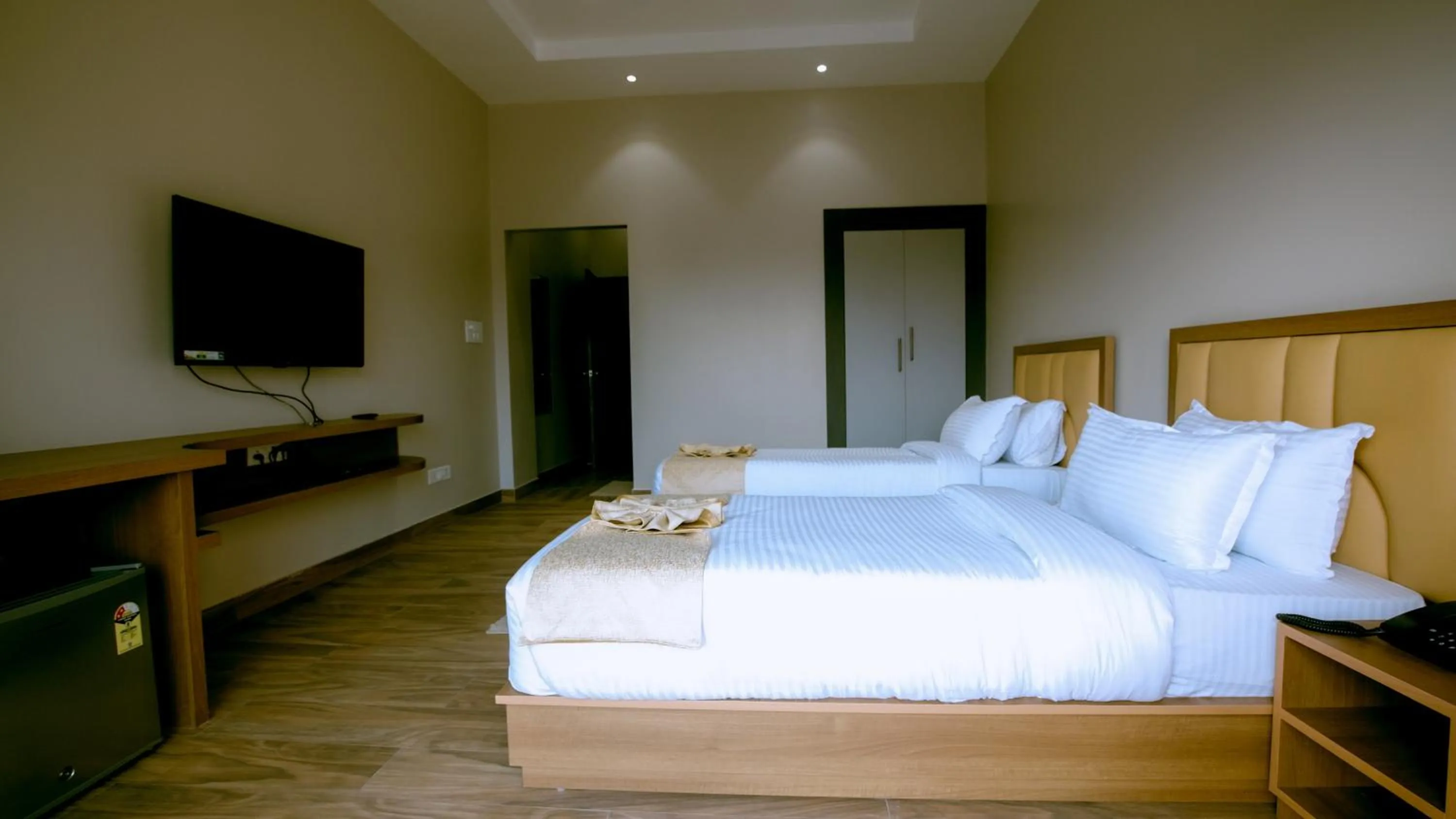 Bed in Finn's Weaver Resort, Kaziranga