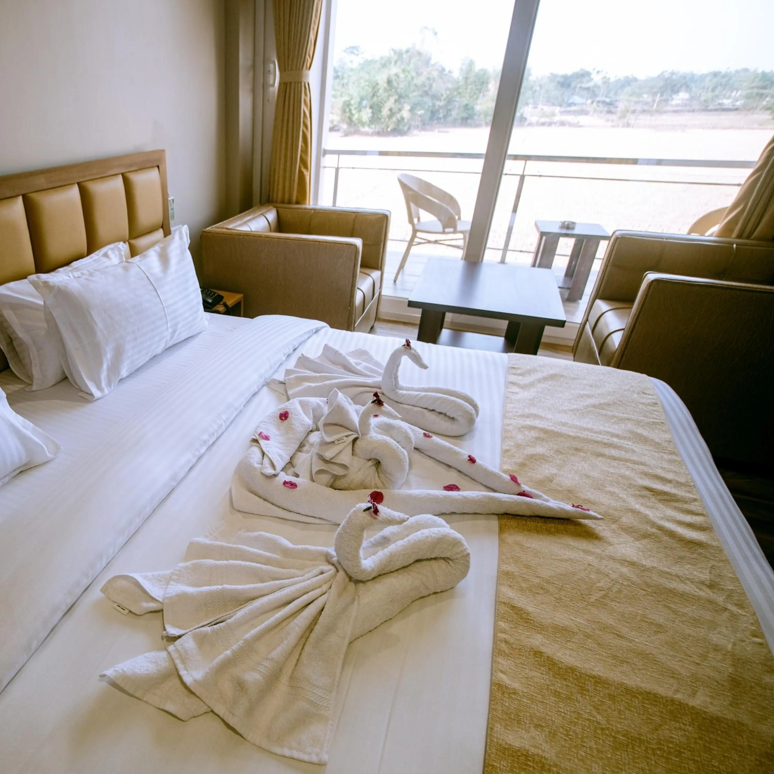 Bed in Finn's Weaver Resort, Kaziranga