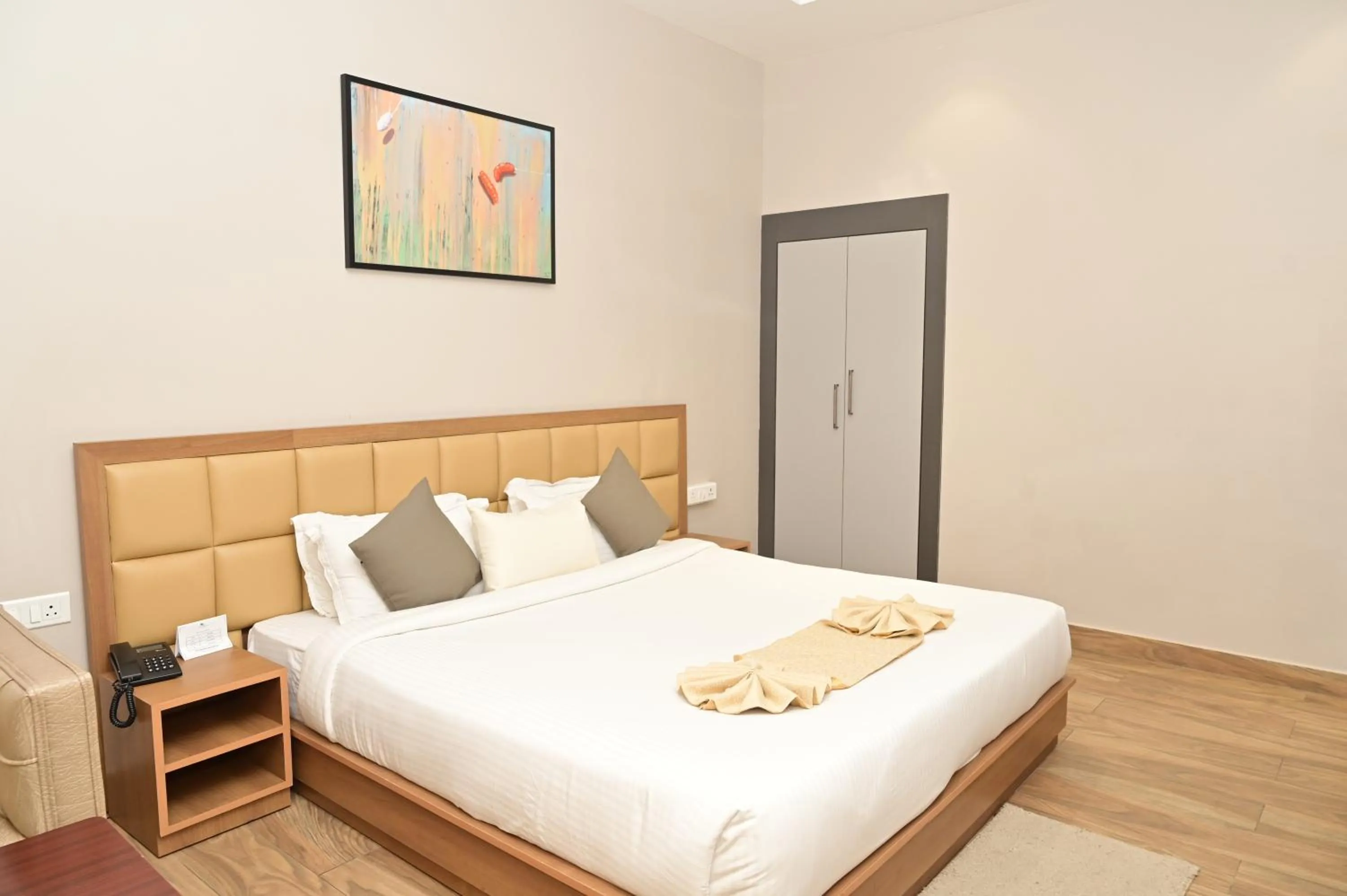 Bedroom, Bed in Finn's Weaver Resort, Kaziranga