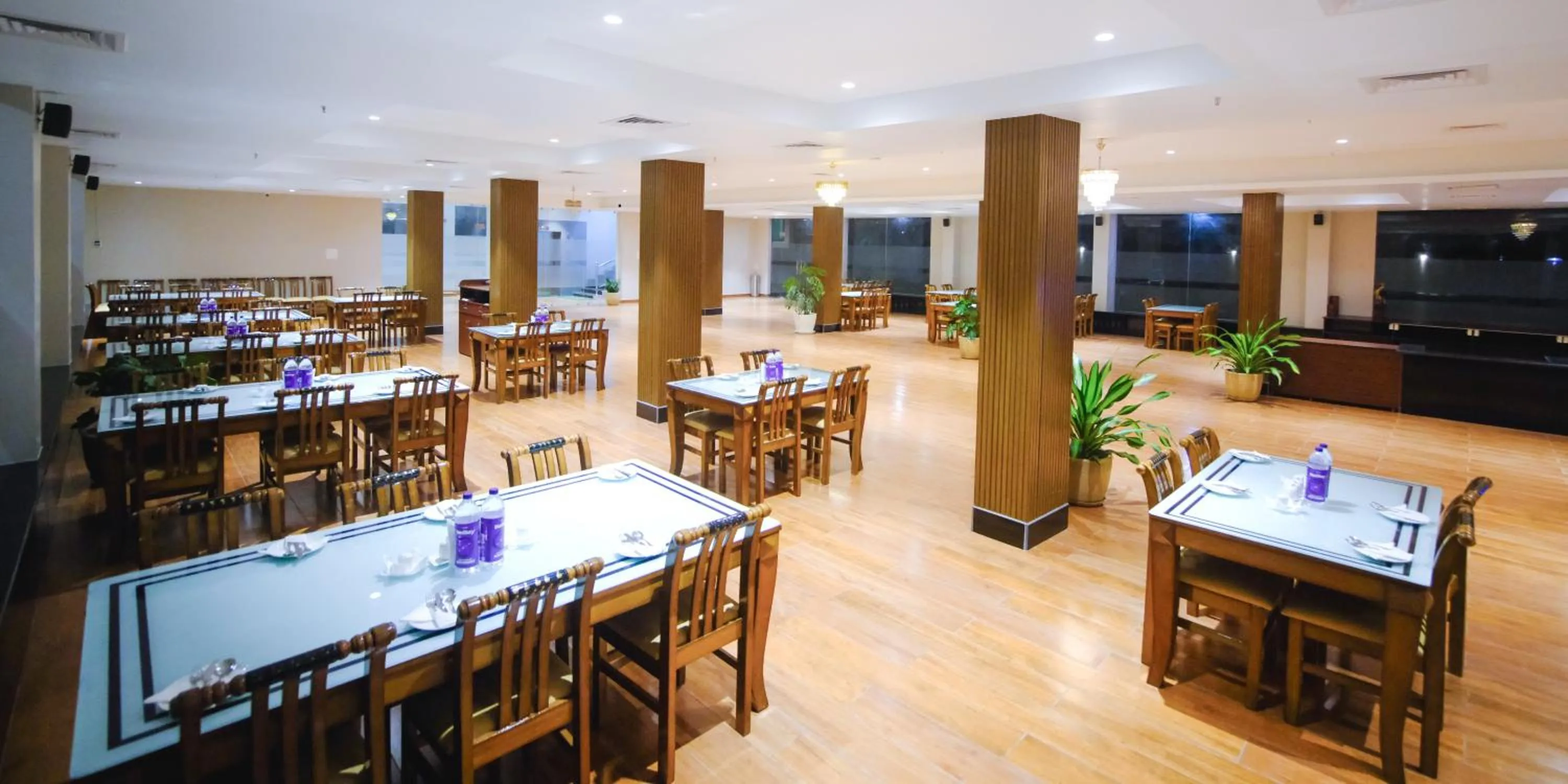 Restaurant/places to eat in Finn's Weaver Resort, Kaziranga