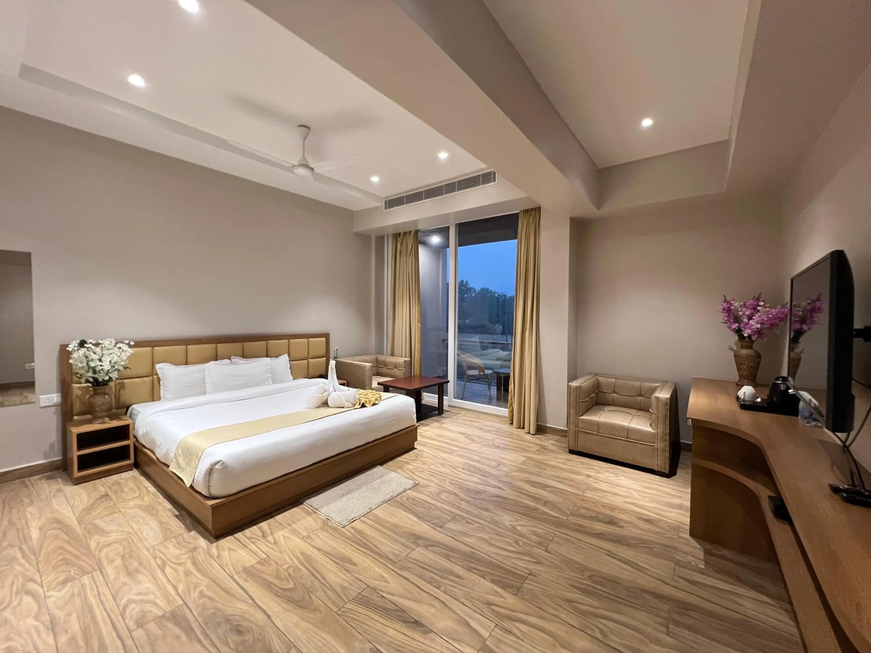 Bed in Finn's Weaver Resort, Kaziranga