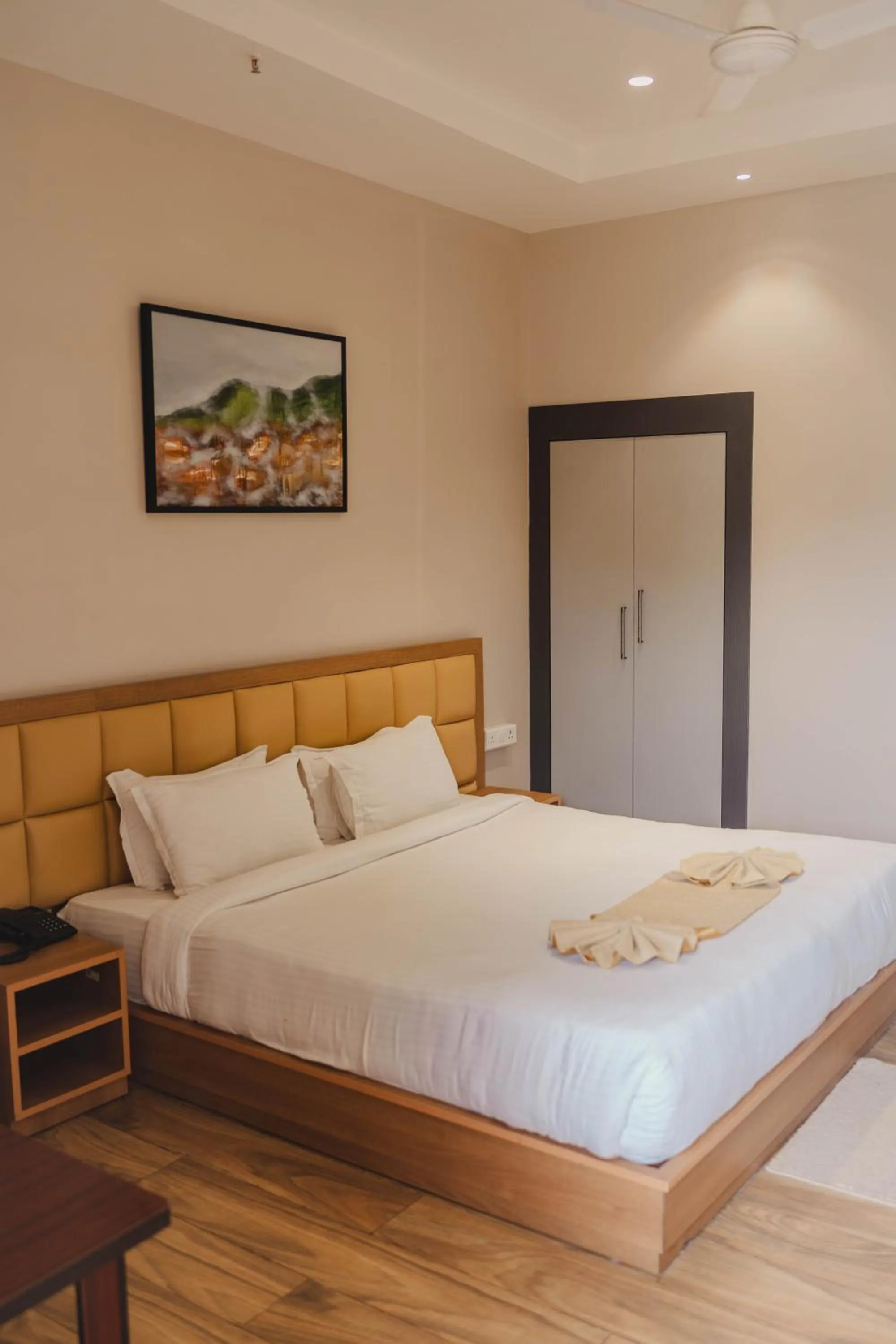 Bedroom, Bed in Finn's Weaver Resort, Kaziranga