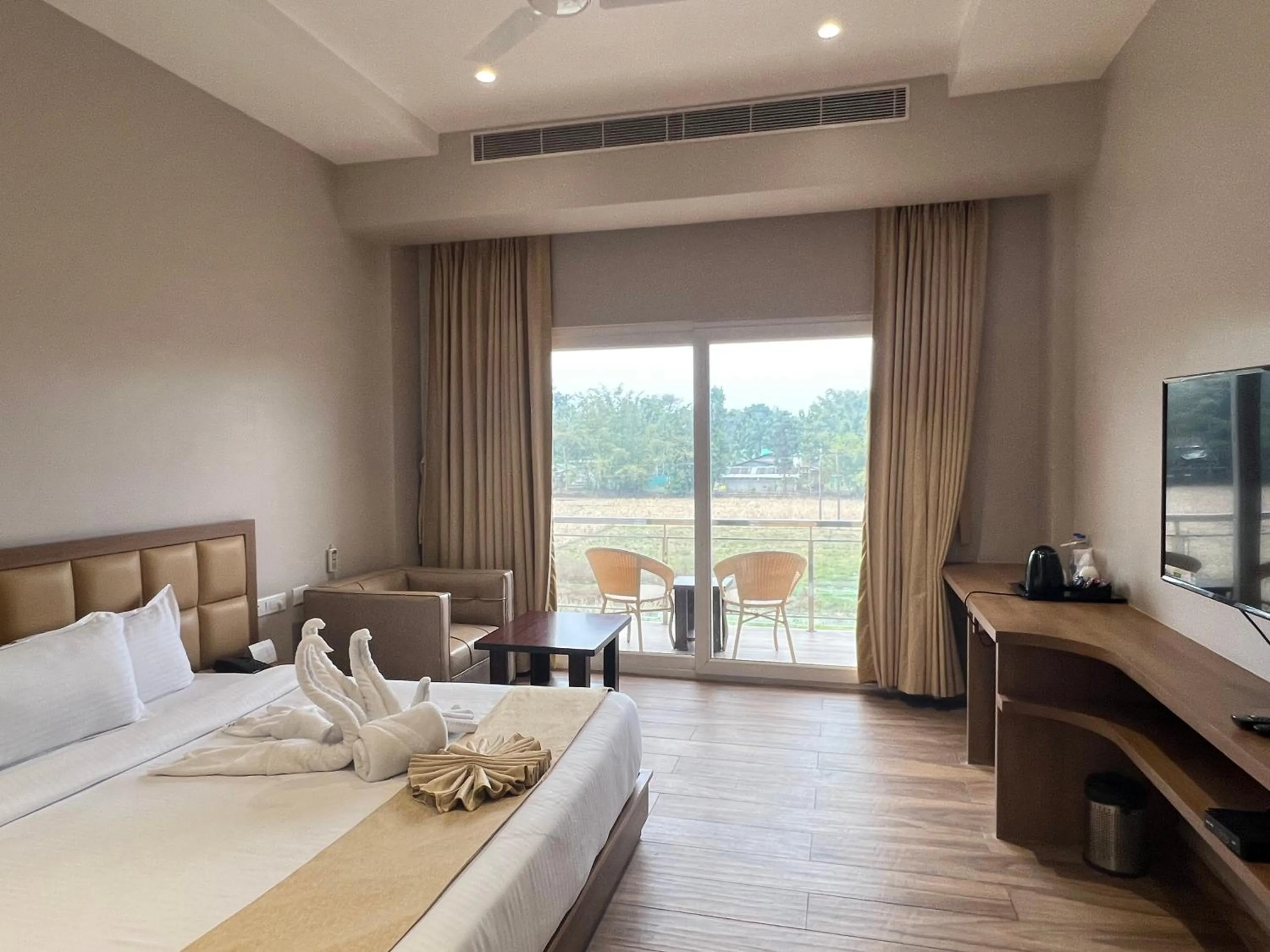 Bed in Finn's Weaver Resort, Kaziranga