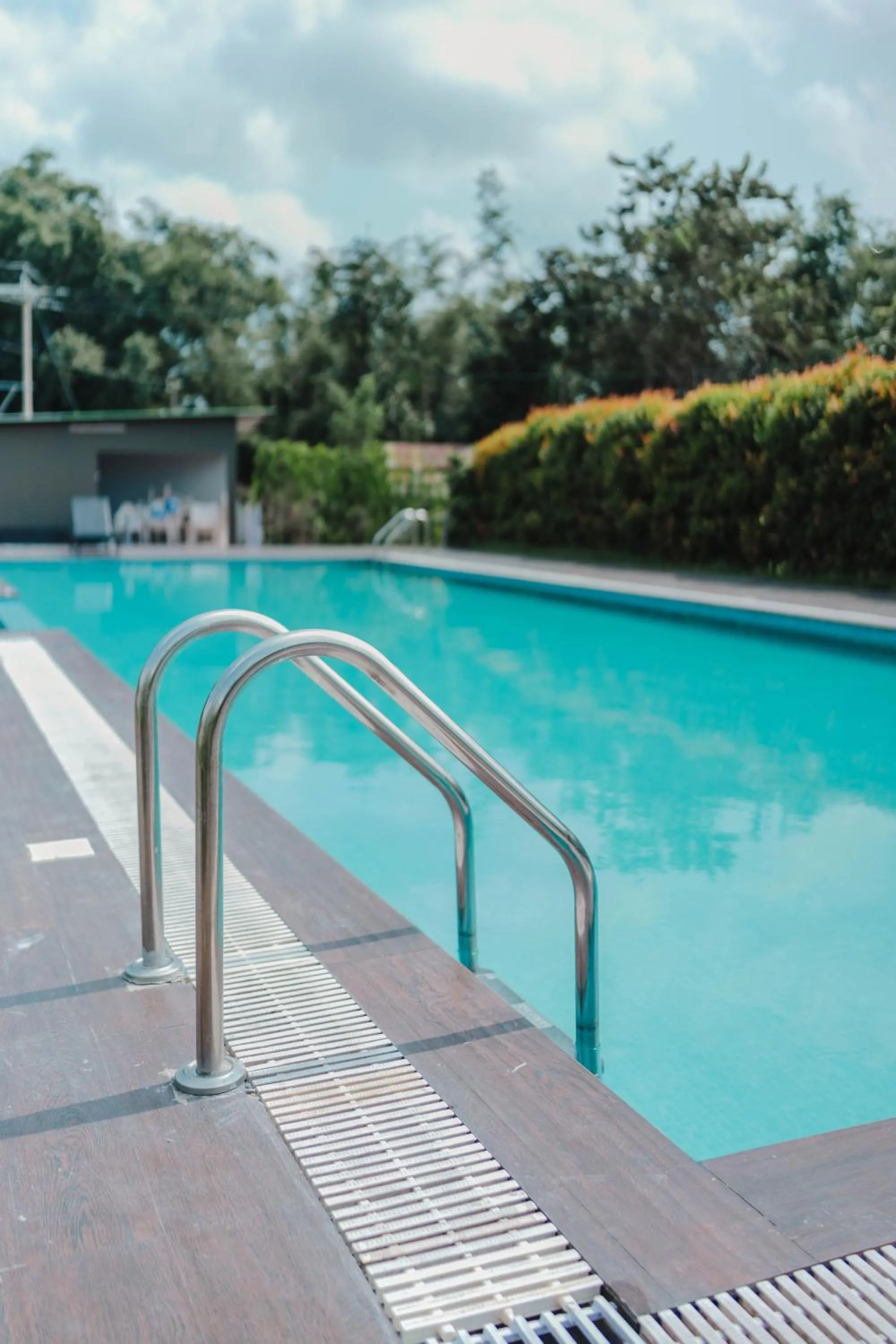 Swimming pool in Finn's Weaver Resort, Kaziranga