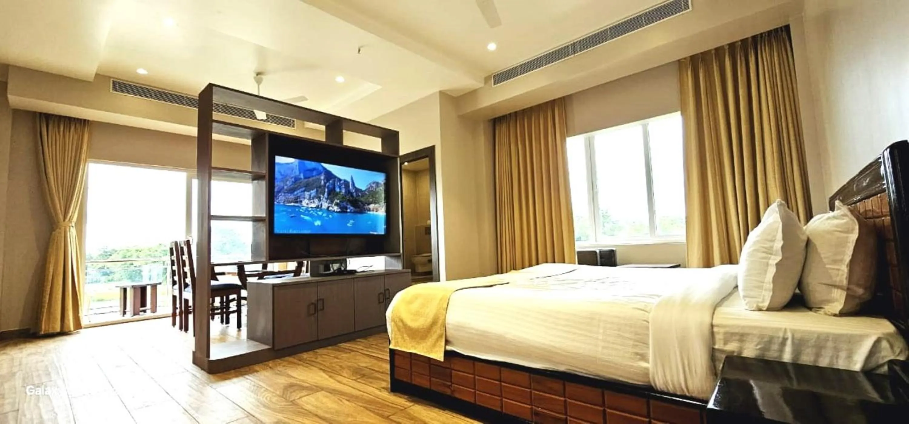 Bed in Finn's Weaver Resort, Kaziranga