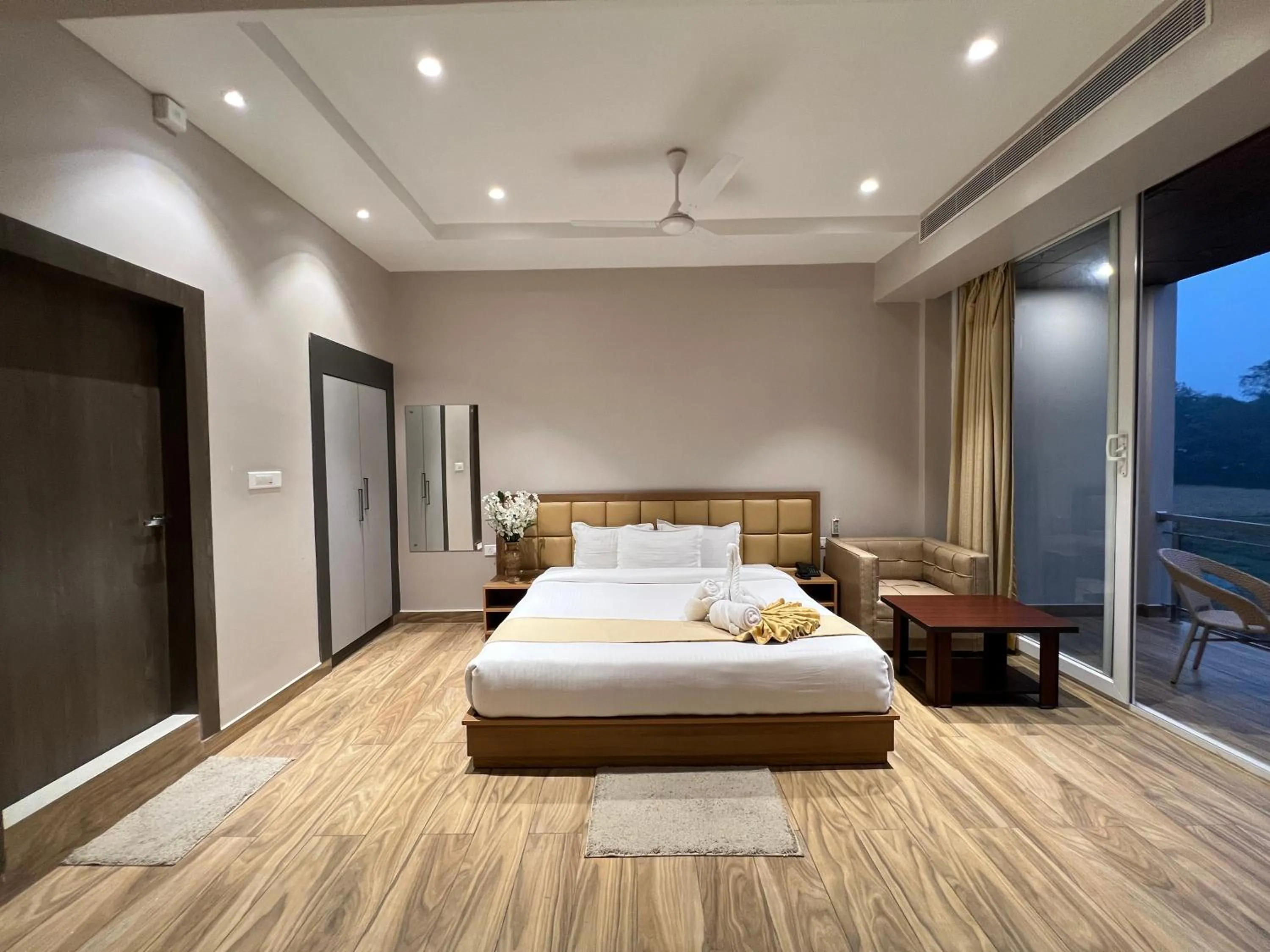 Bedroom, Bed in Finn's Weaver Resort, Kaziranga