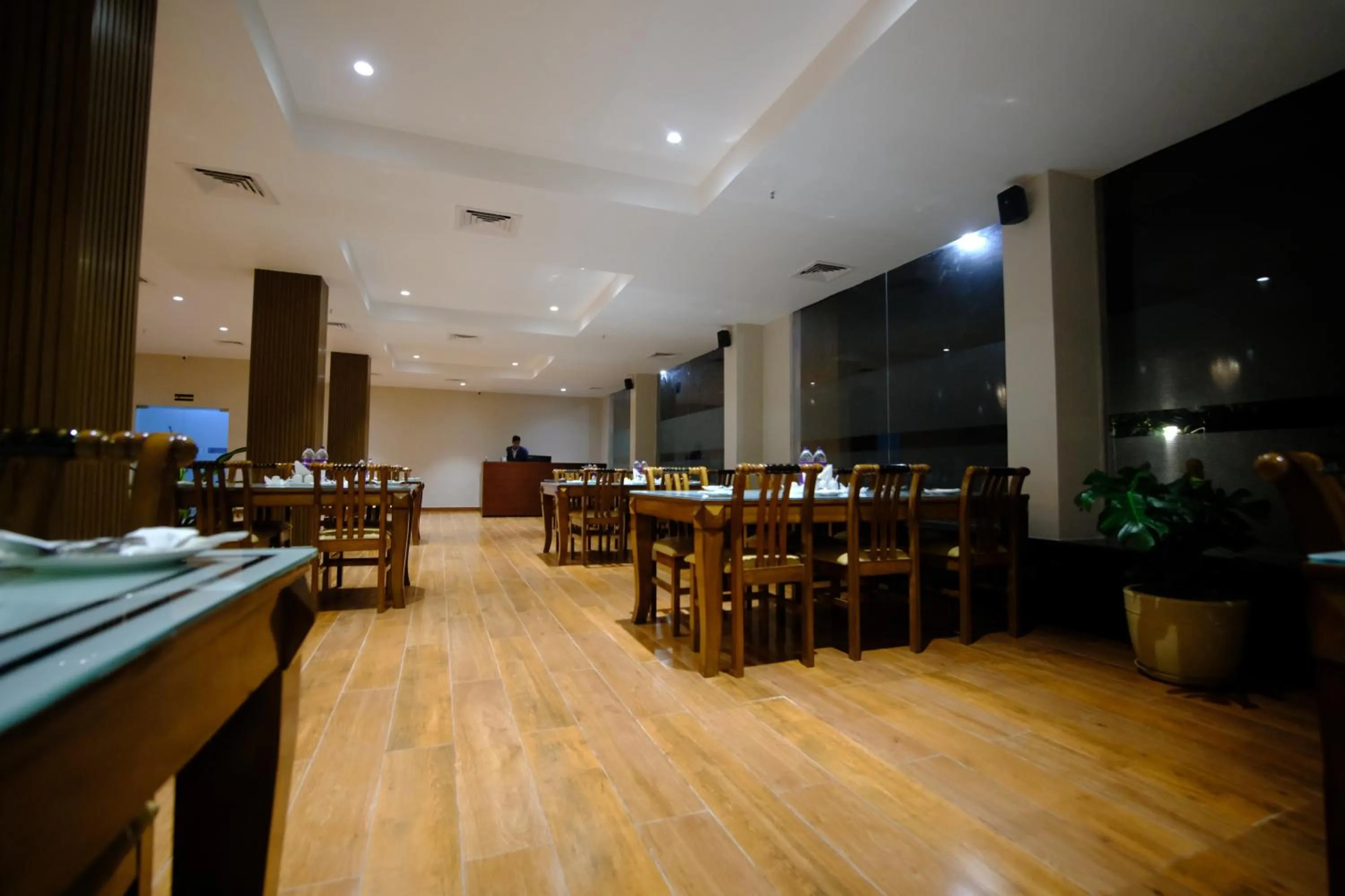 Restaurant/places to eat in Finn's Weaver Resort, Kaziranga