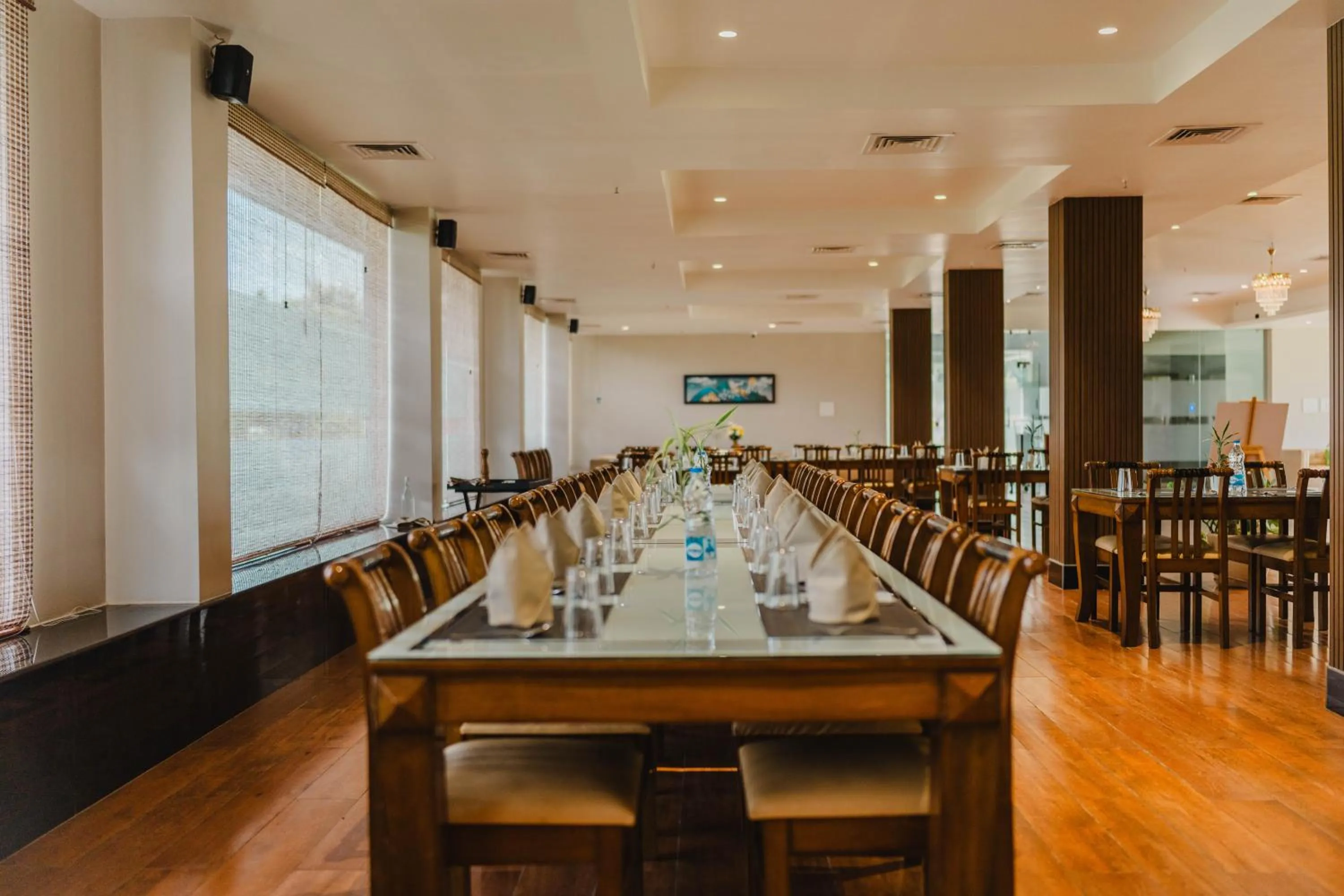 Restaurant/places to eat in Finn's Weaver Resort, Kaziranga