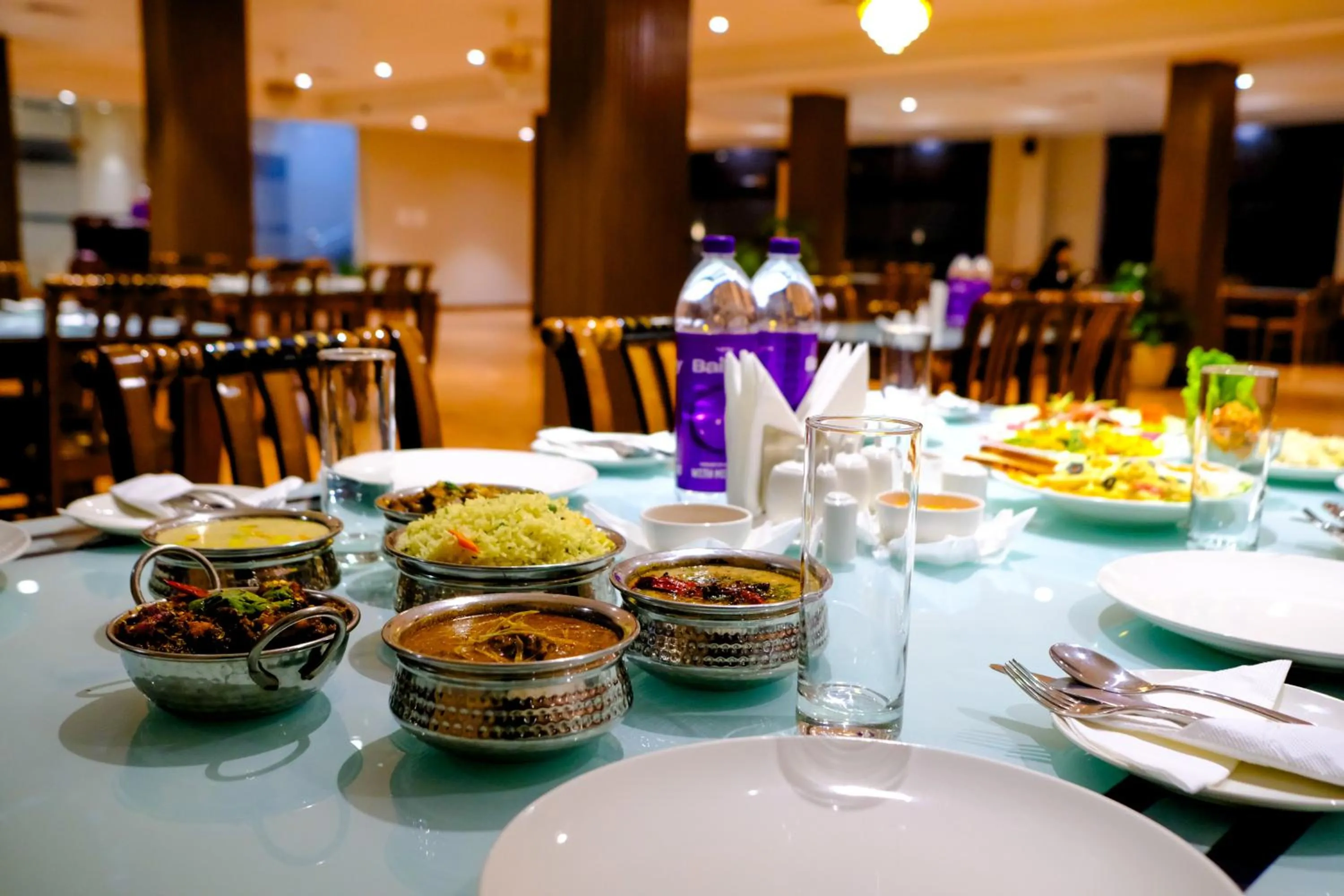 Restaurant/places to eat in Finn's Weaver Resort, Kaziranga