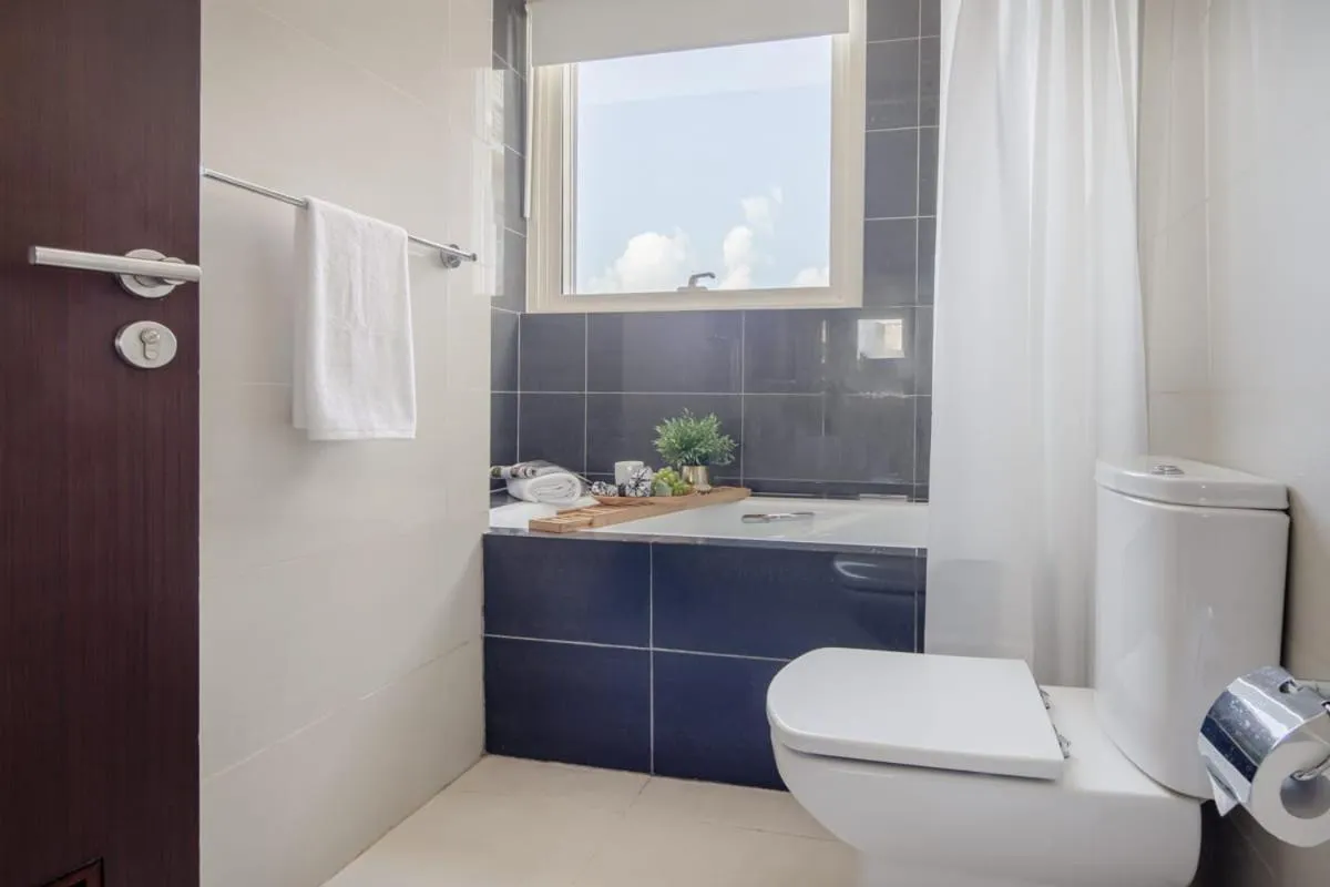 Frank Porter - Marina Blue - Marina Square, Abu Dhabi