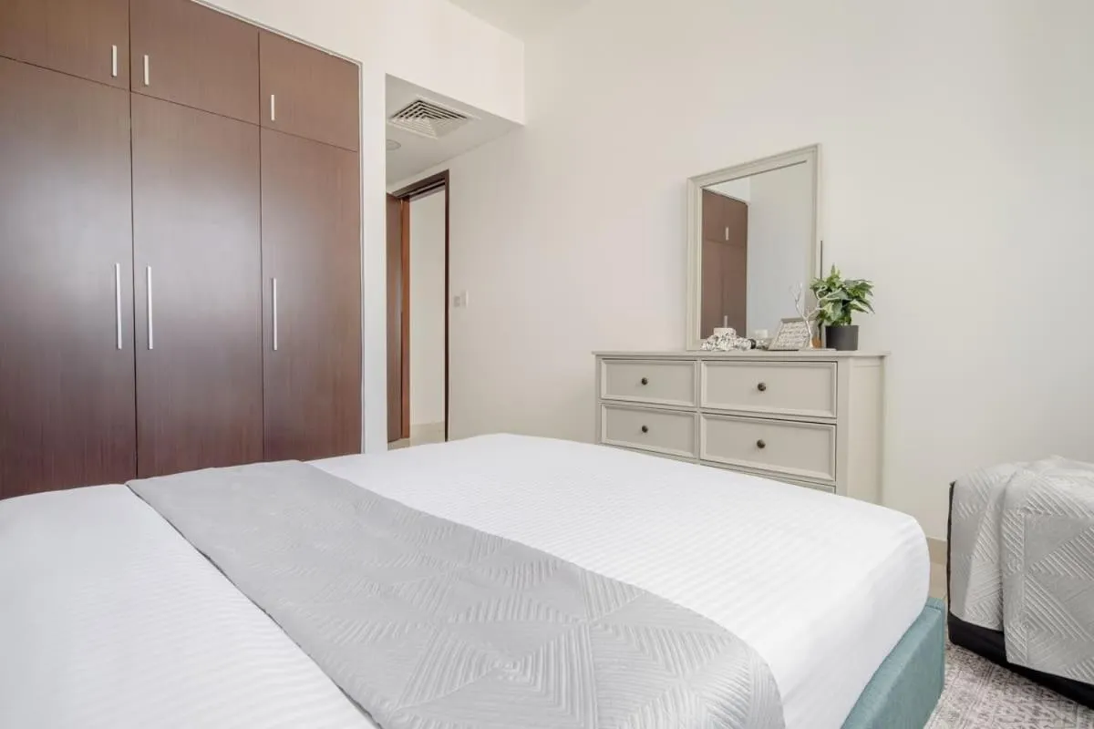 Bed in Frank Porter - Marina Blue - Marina Square, Abu Dhabi