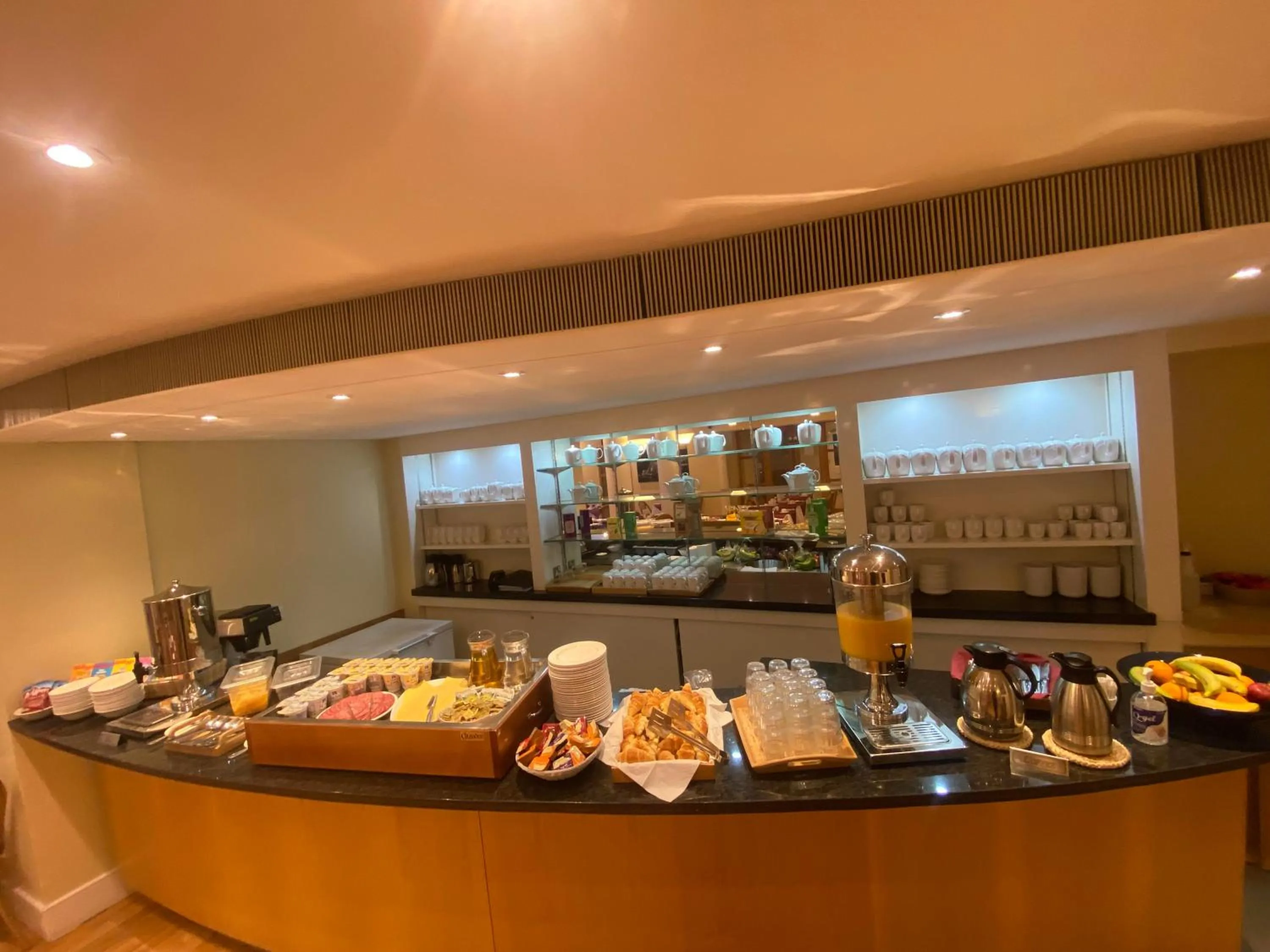 Breakfast in The Darlington Hyde Park