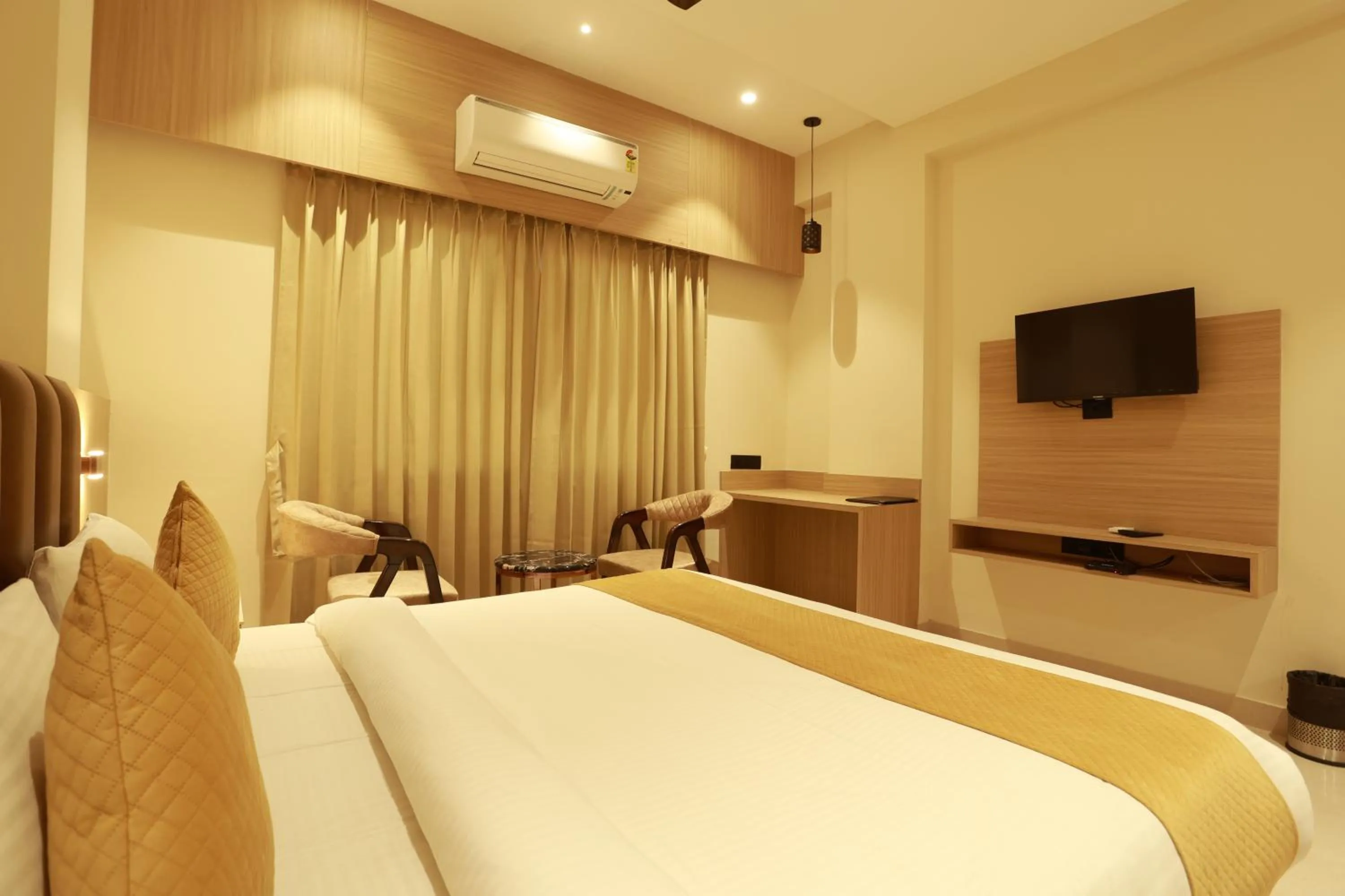 Bed in Hotel Taviral Regency