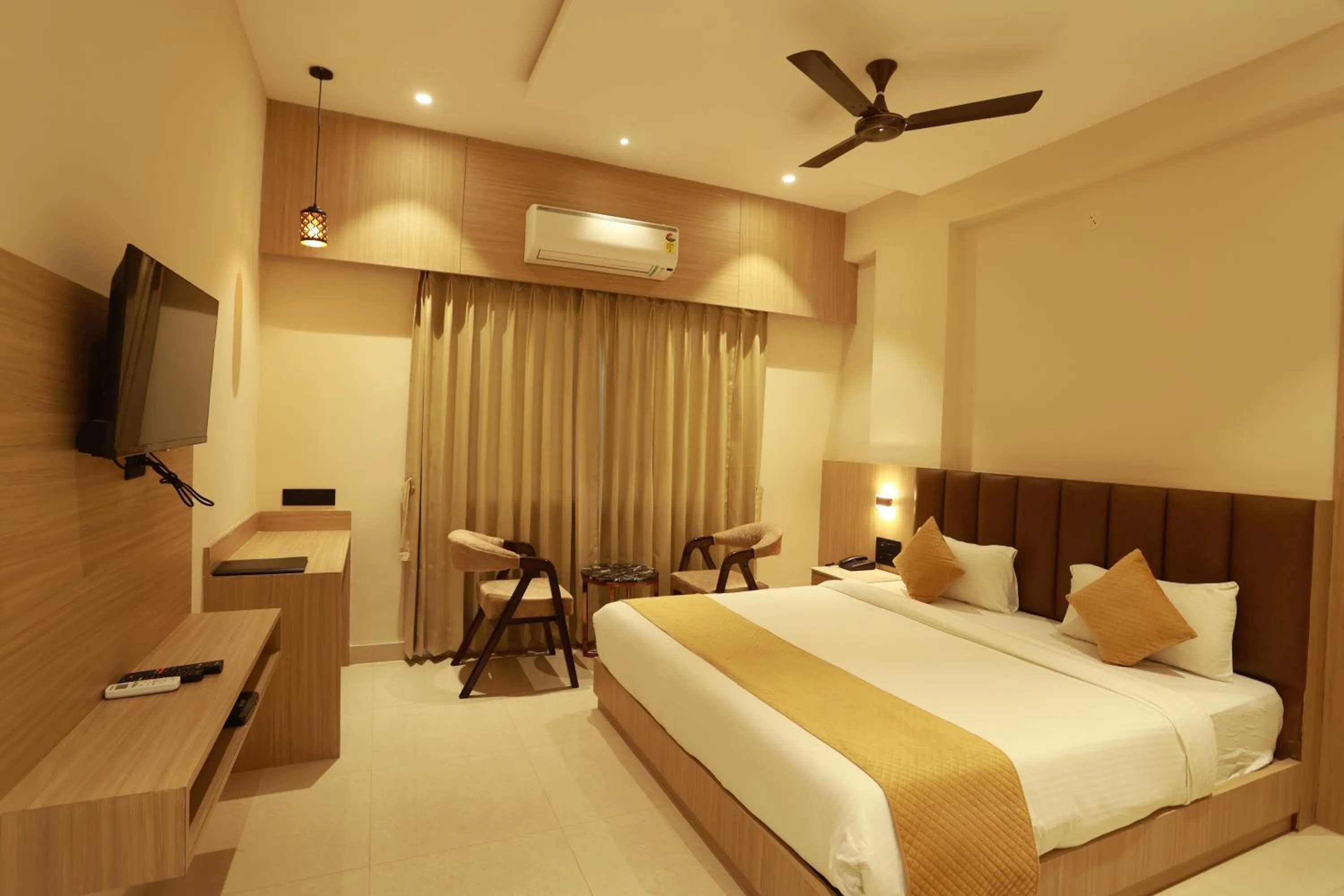 Bed in Hotel Taviral Regency