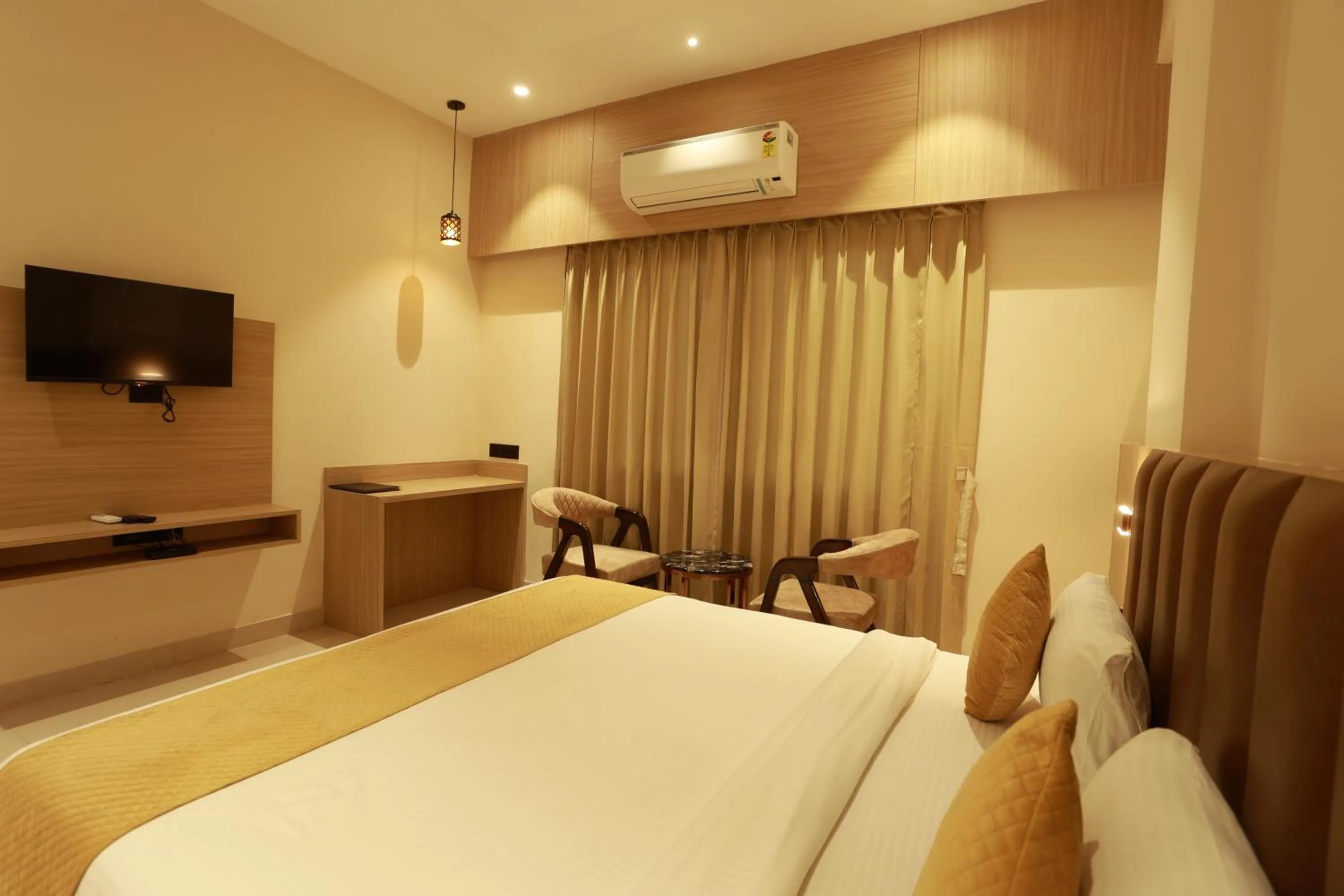 Bed in Hotel Taviral Regency