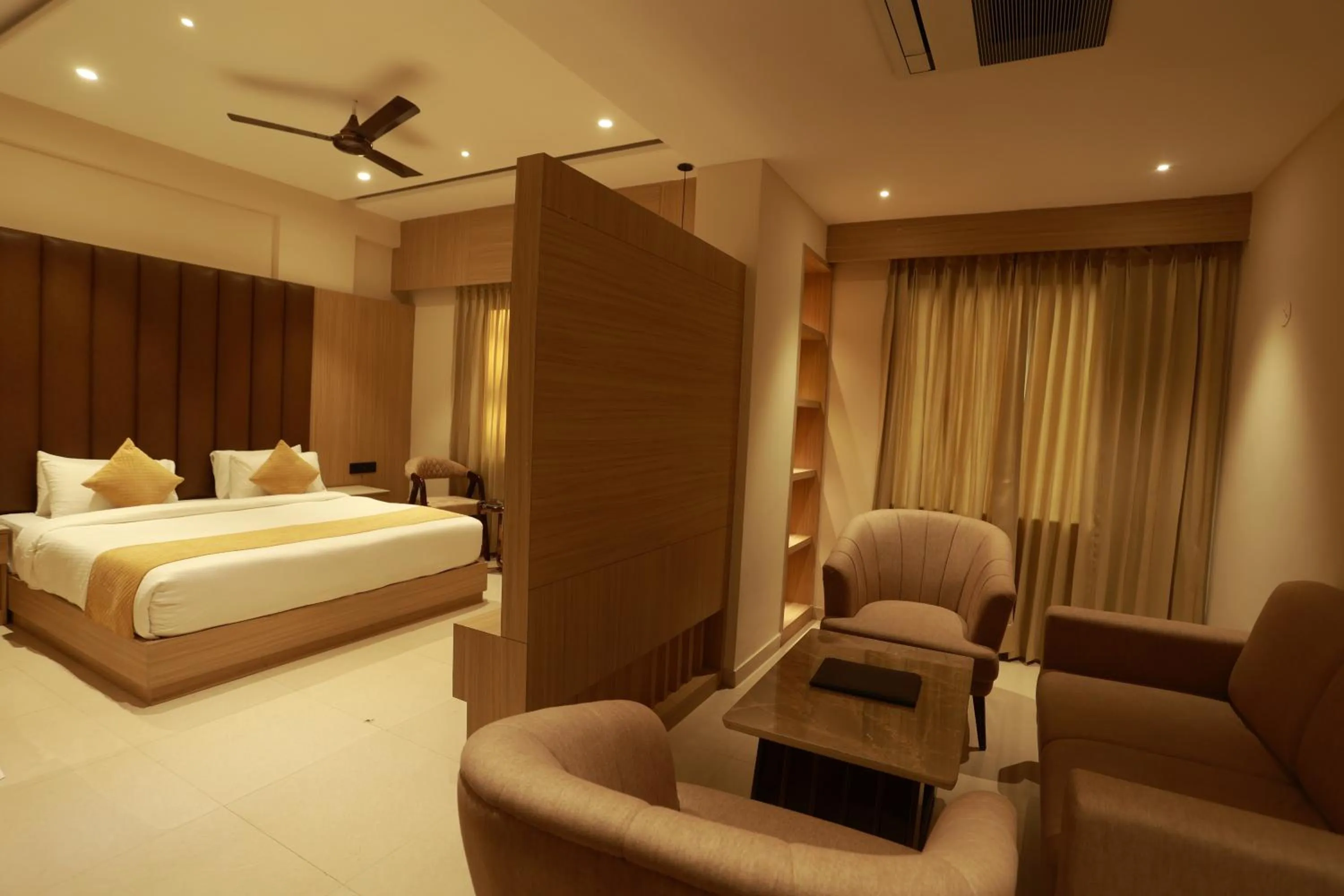 Bed in Hotel Taviral Regency