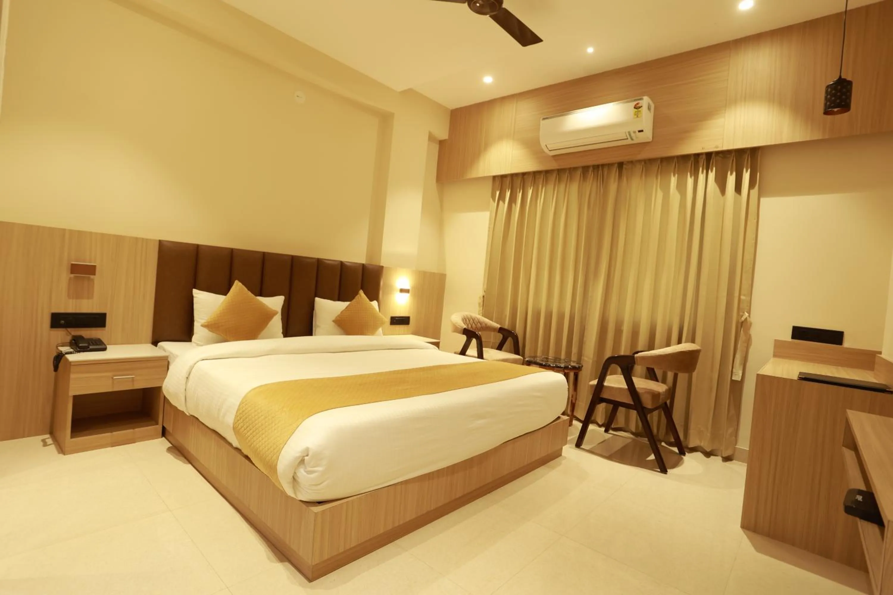 Bed in Hotel Taviral Regency