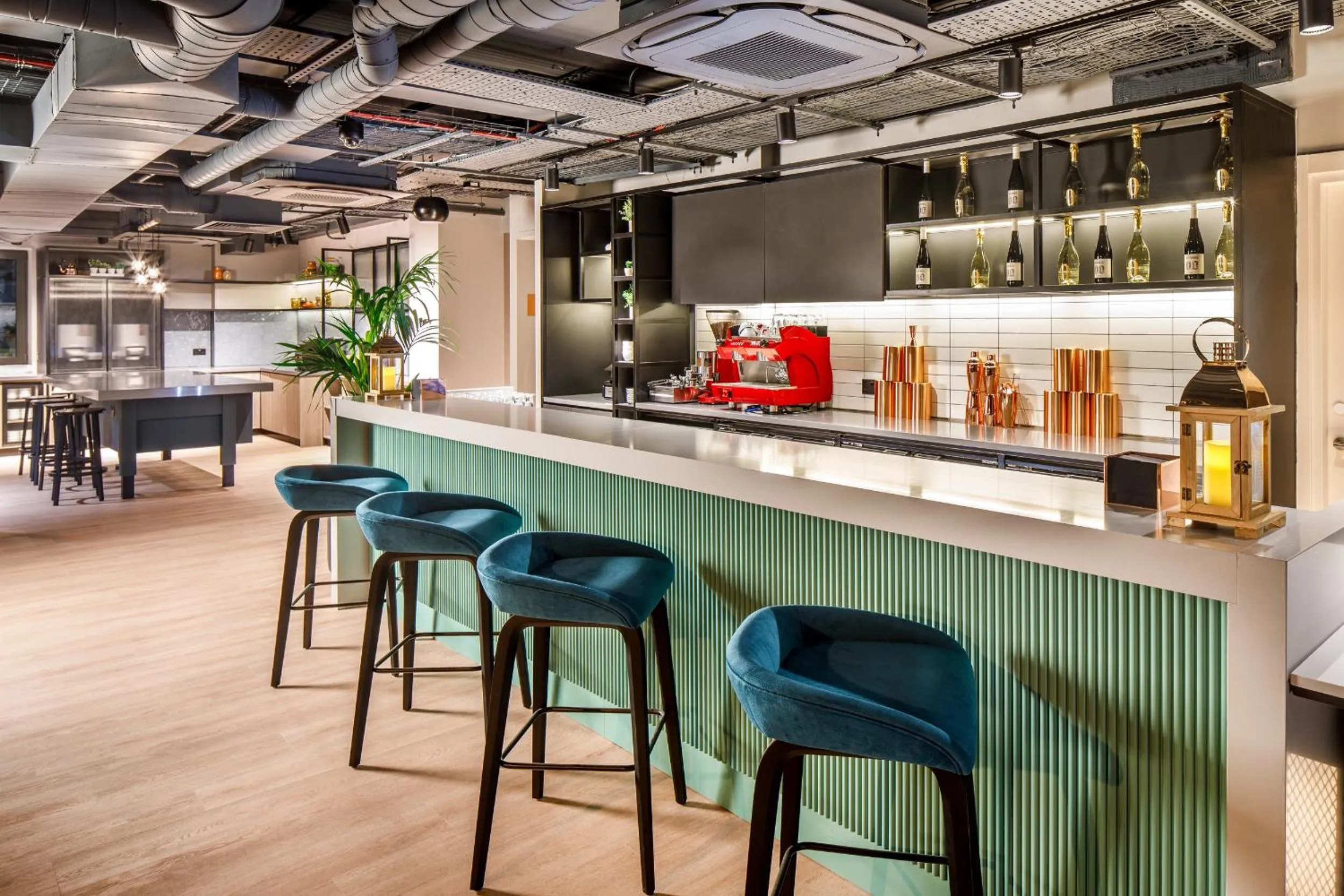 Lounge or bar in Southgate Hotel London