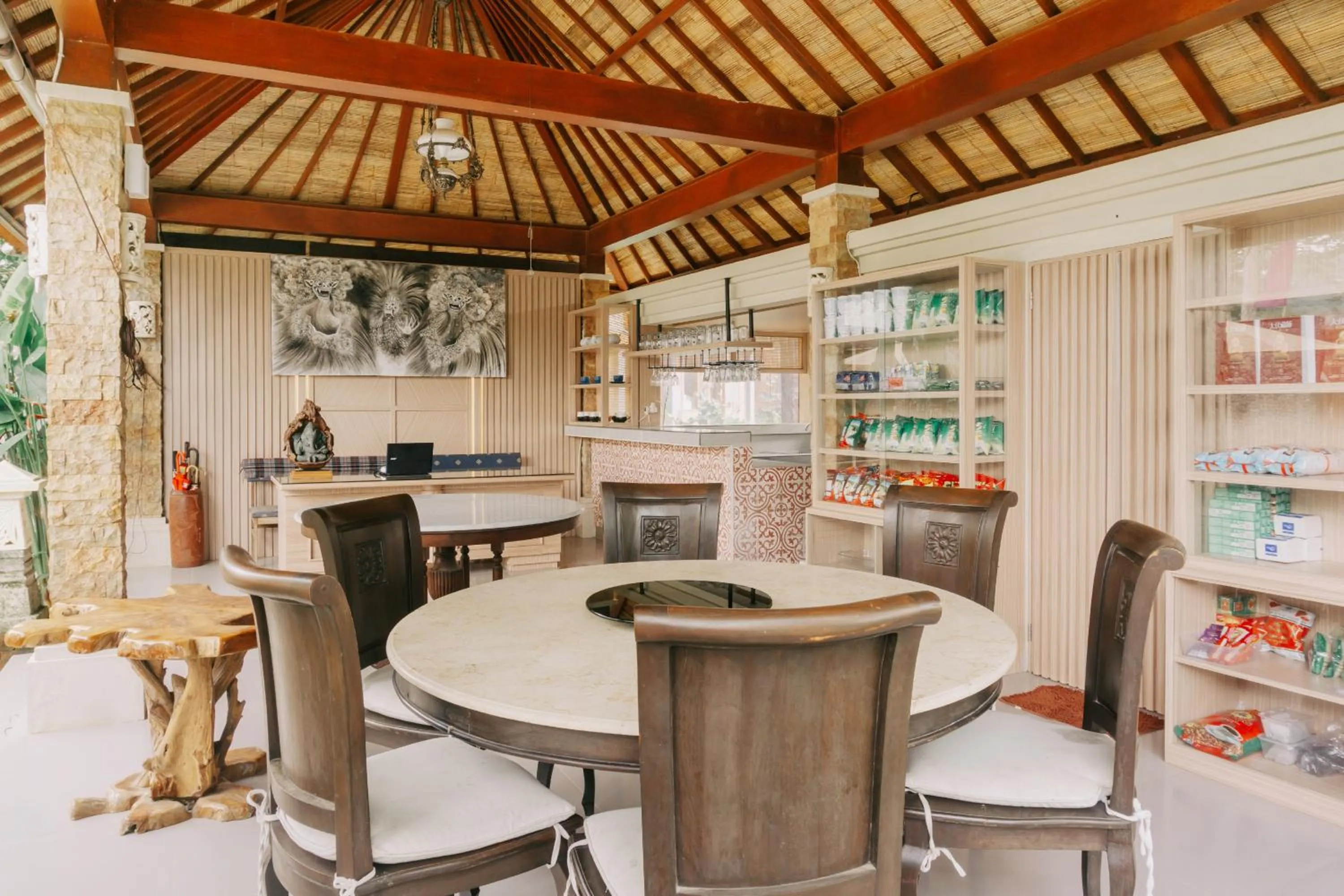 Restaurant/places to eat in Camaradvipa Retreat Munduk