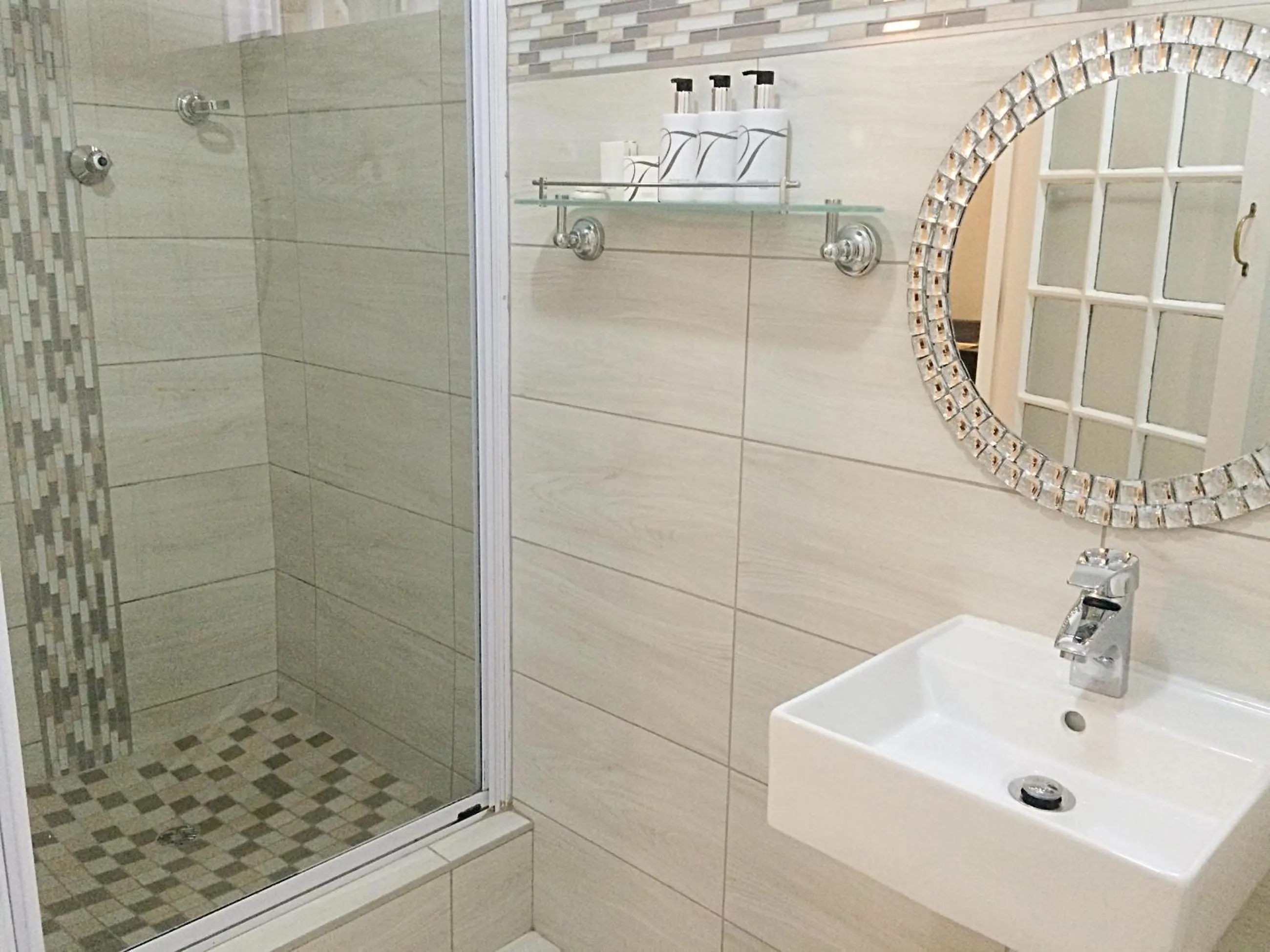 Shower in Musgrave Avenue Guest Lodge