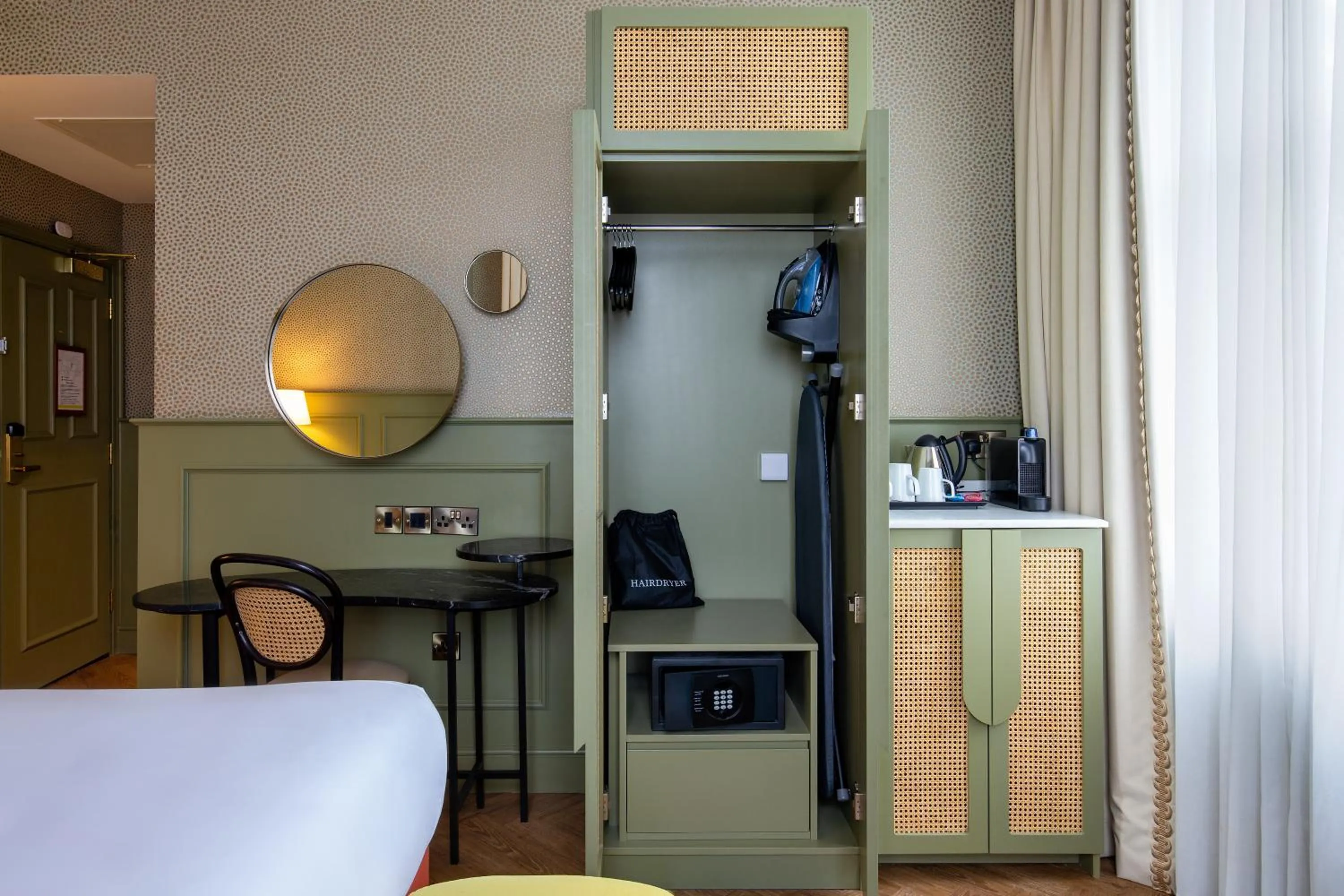 Bed in Elmbank York, Tapestry Collection by Hilton