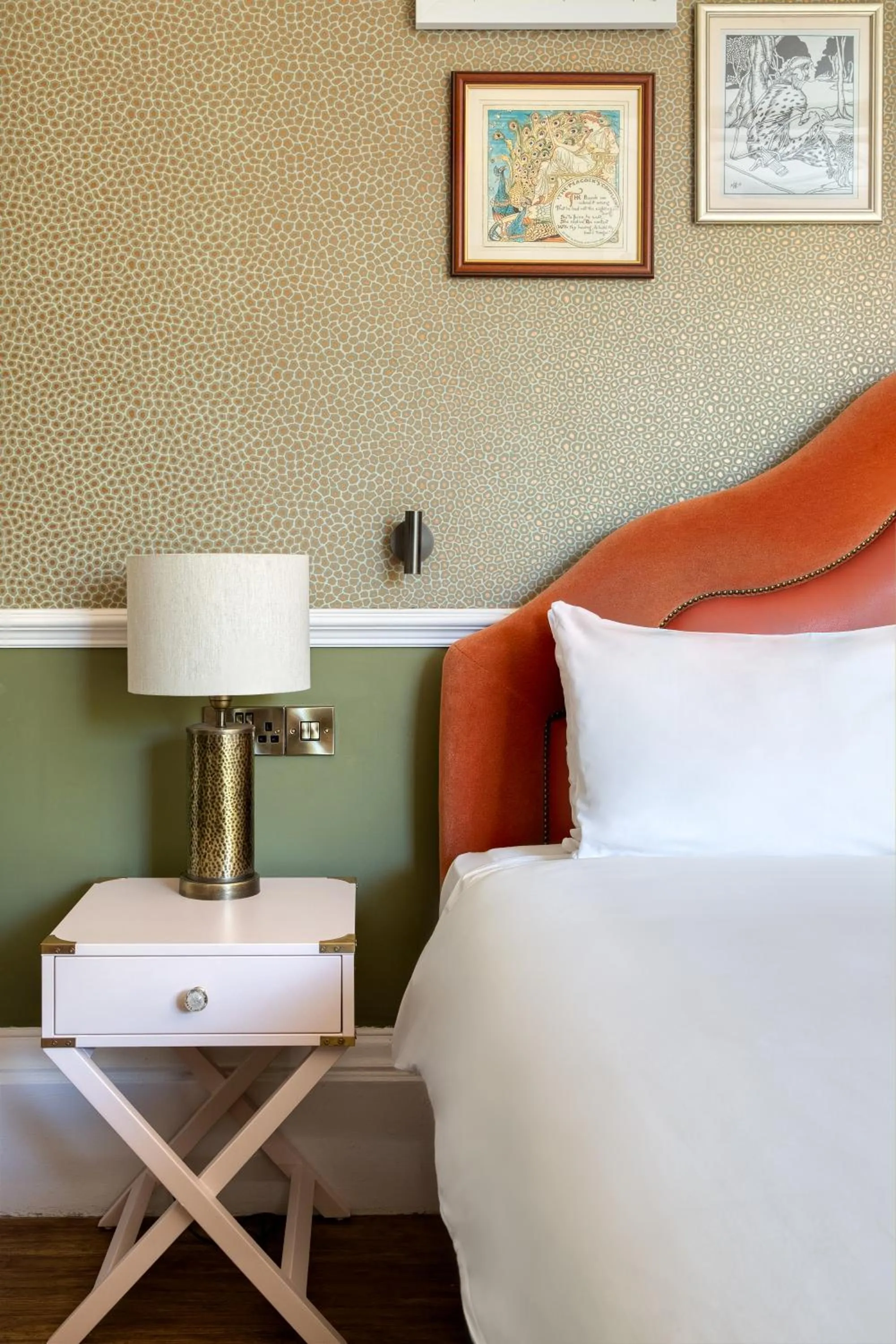 Bed in Elmbank York, Tapestry Collection by Hilton