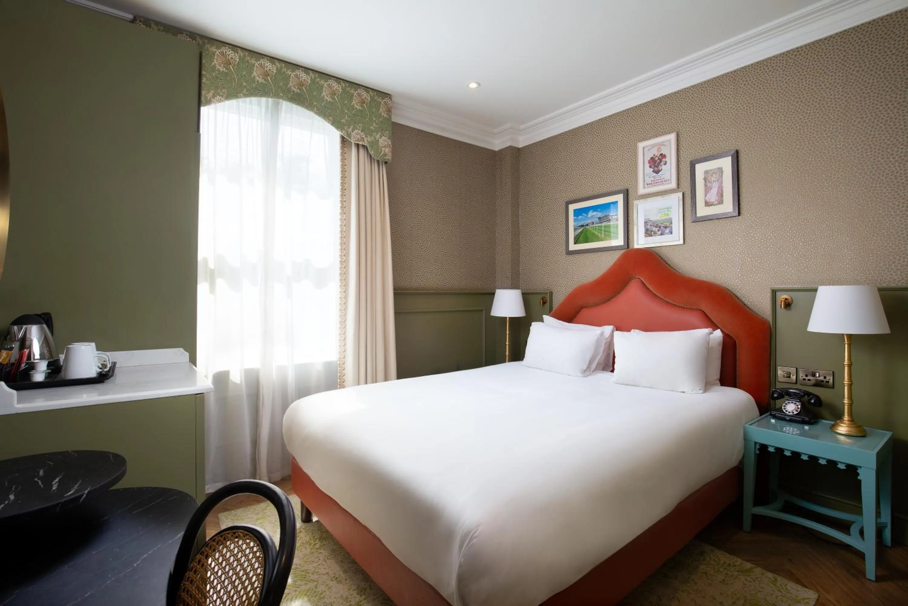 Bed in Elmbank York, Tapestry Collection by Hilton