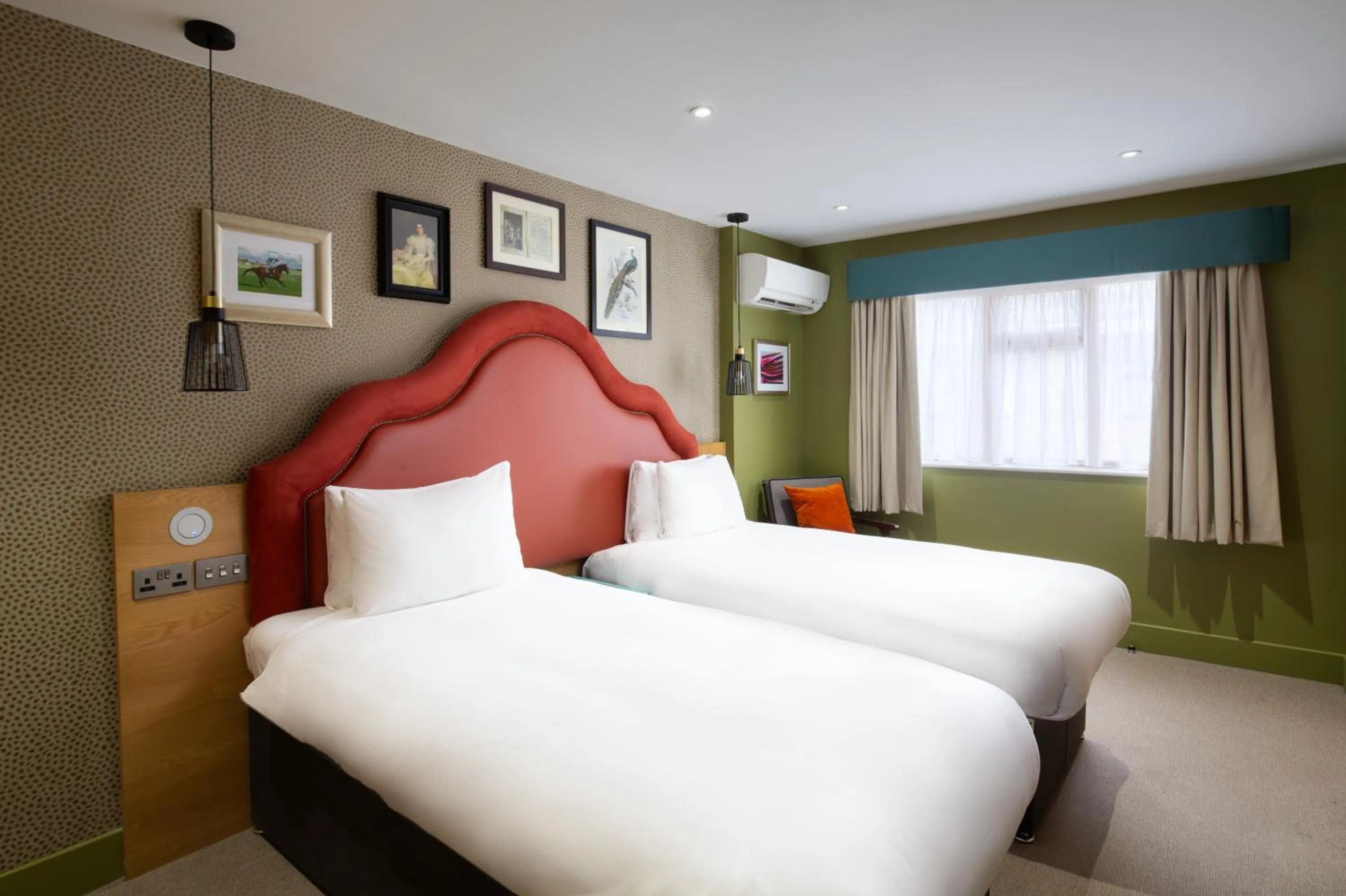 Bed in Elmbank York, Tapestry Collection by Hilton