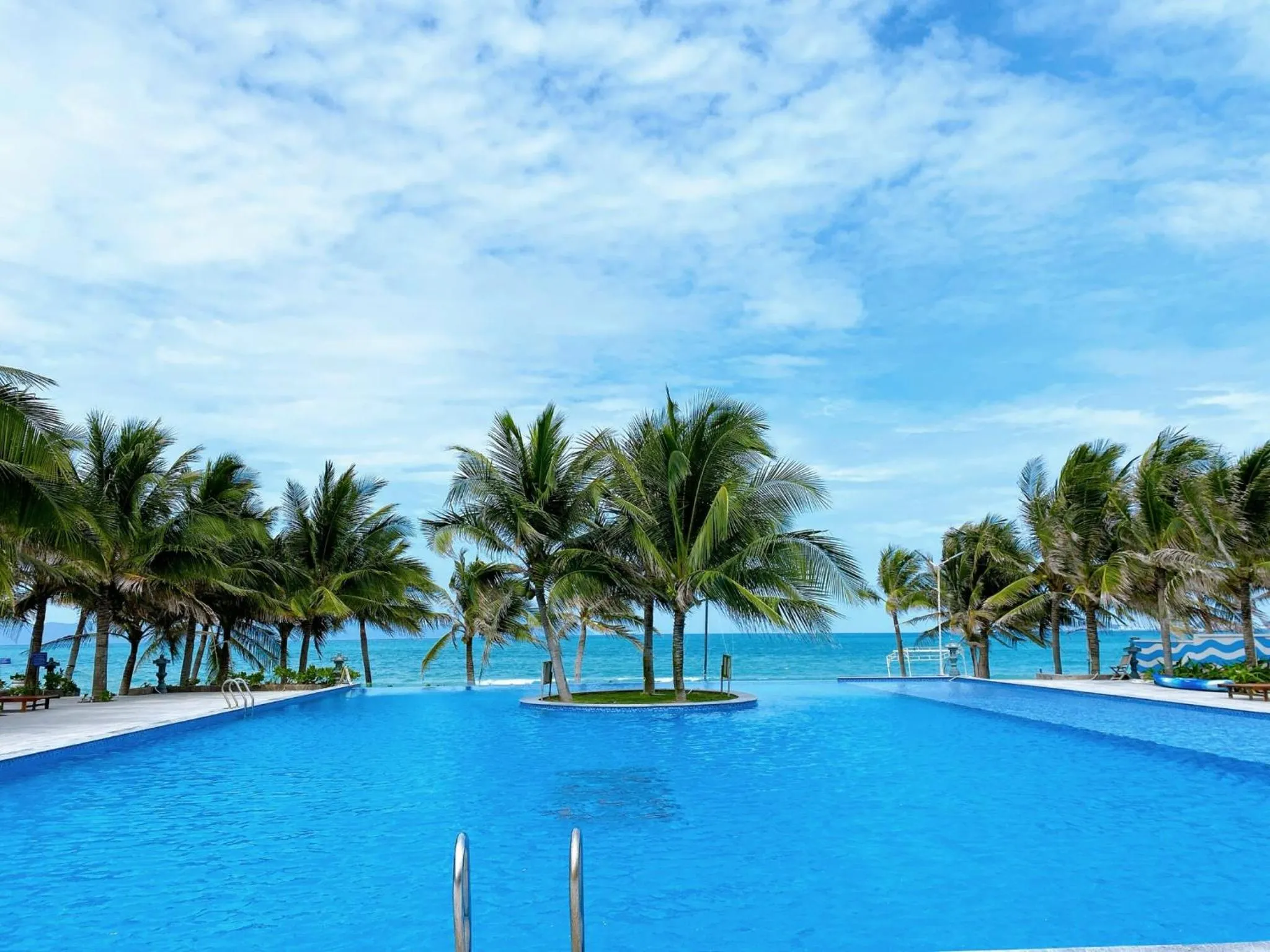 Swimming pool in GM Doc Let Beach Resort & Spa