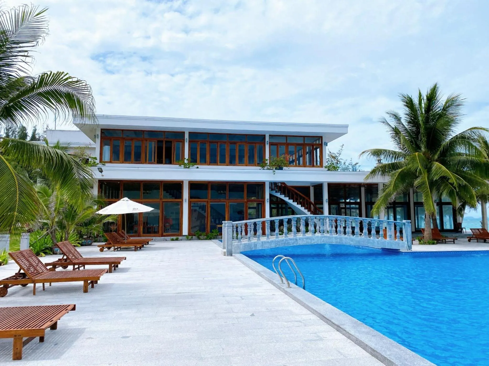 Swimming pool in GM Doc Let Beach Resort & Spa
