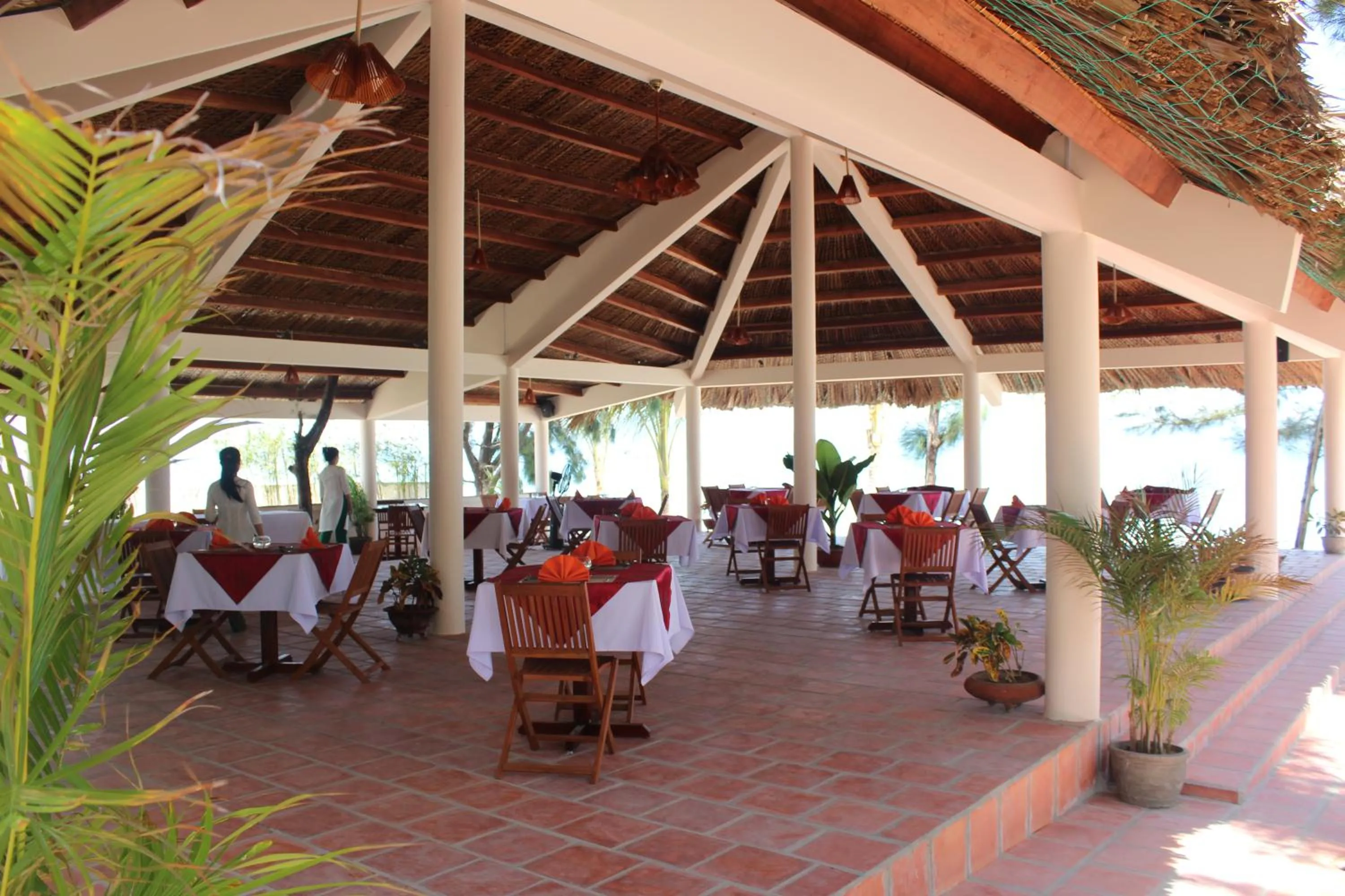 Restaurant/places to eat in GM Doc Let Beach Resort & Spa
