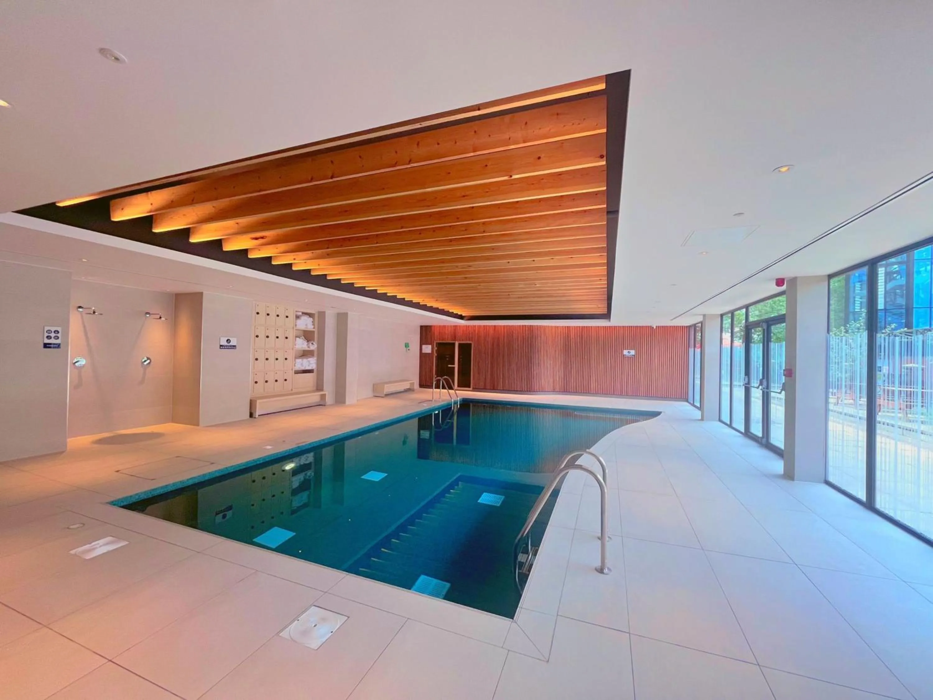 Swimming pool in Novotel York Centre