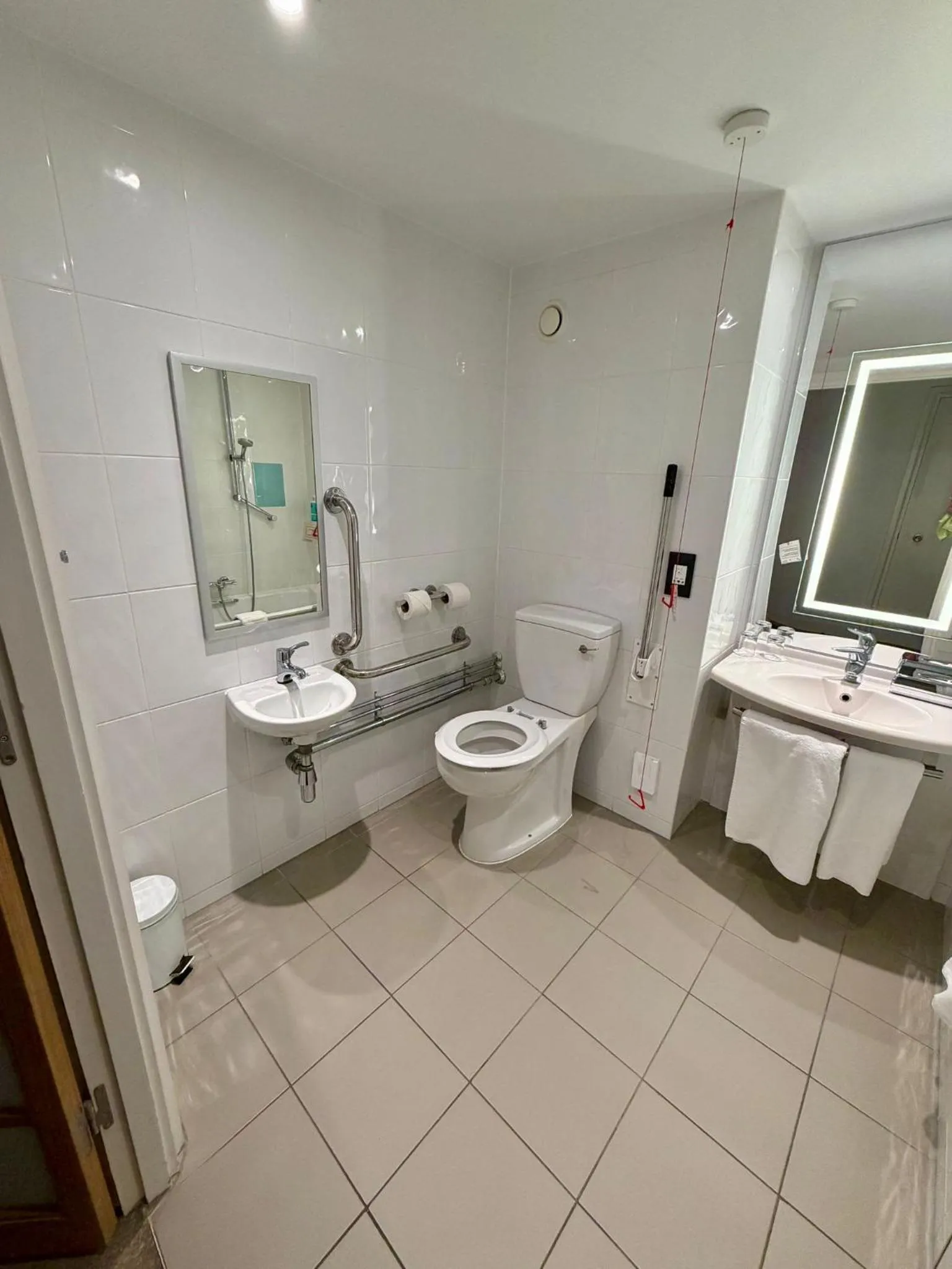 Bathroom in Novotel York Centre