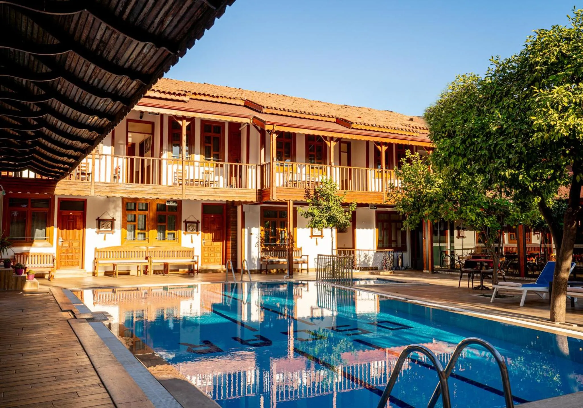 Swimming pool in Oscar Boutique Hotel