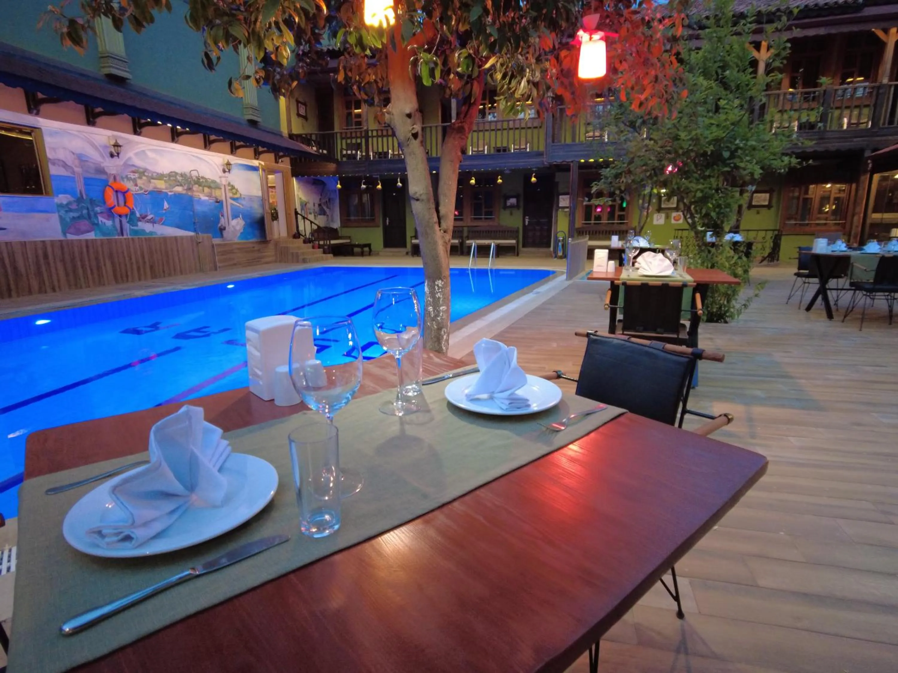 Restaurant/places to eat in Oscar Boutique Hotel