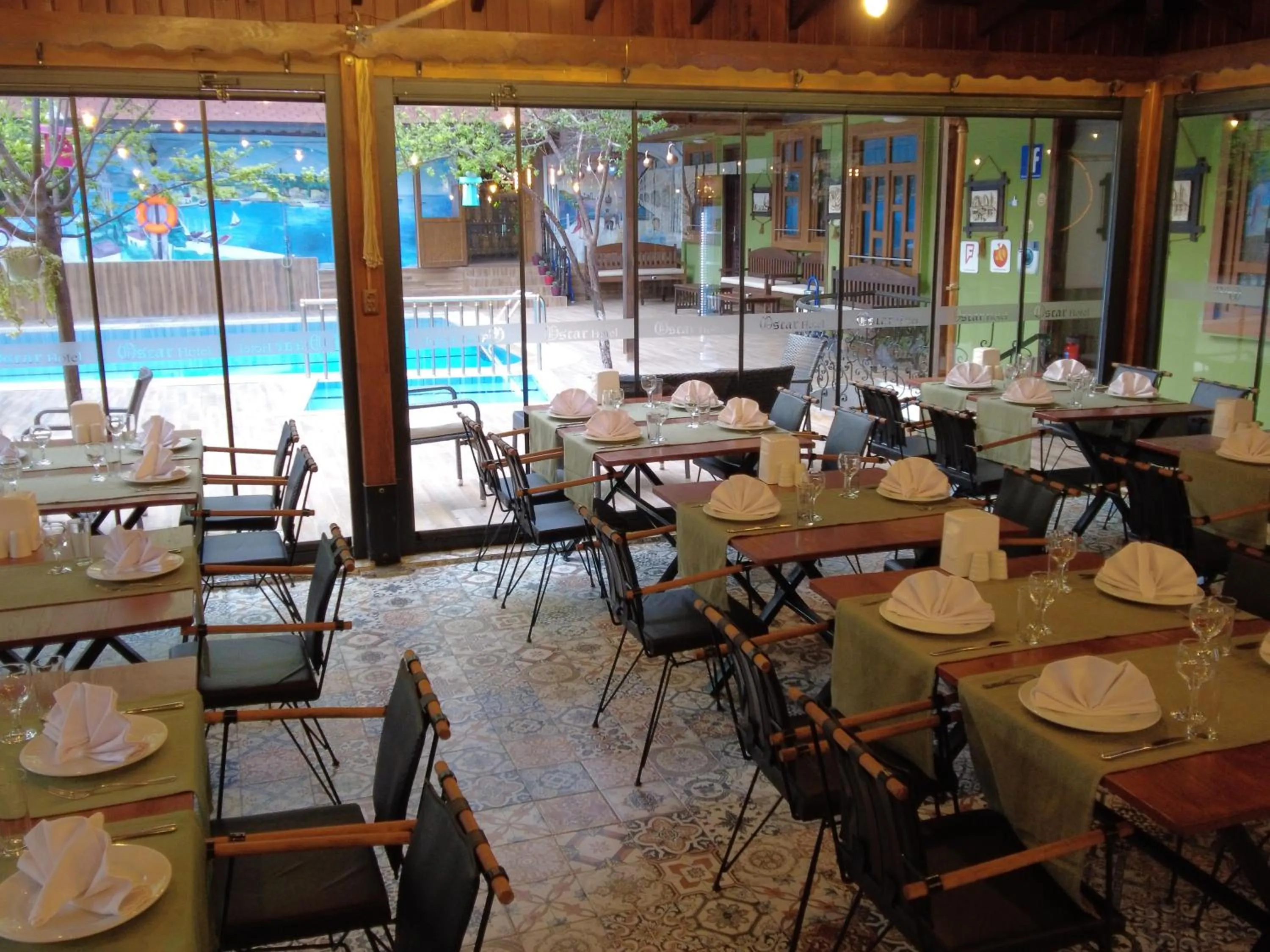 Restaurant/places to eat in Oscar Boutique Hotel