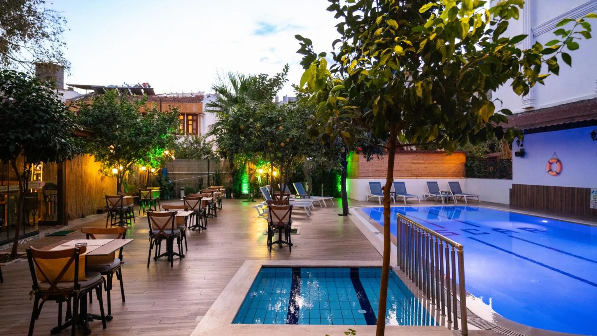 Restaurant/places to eat in Oscar Boutique Hotel