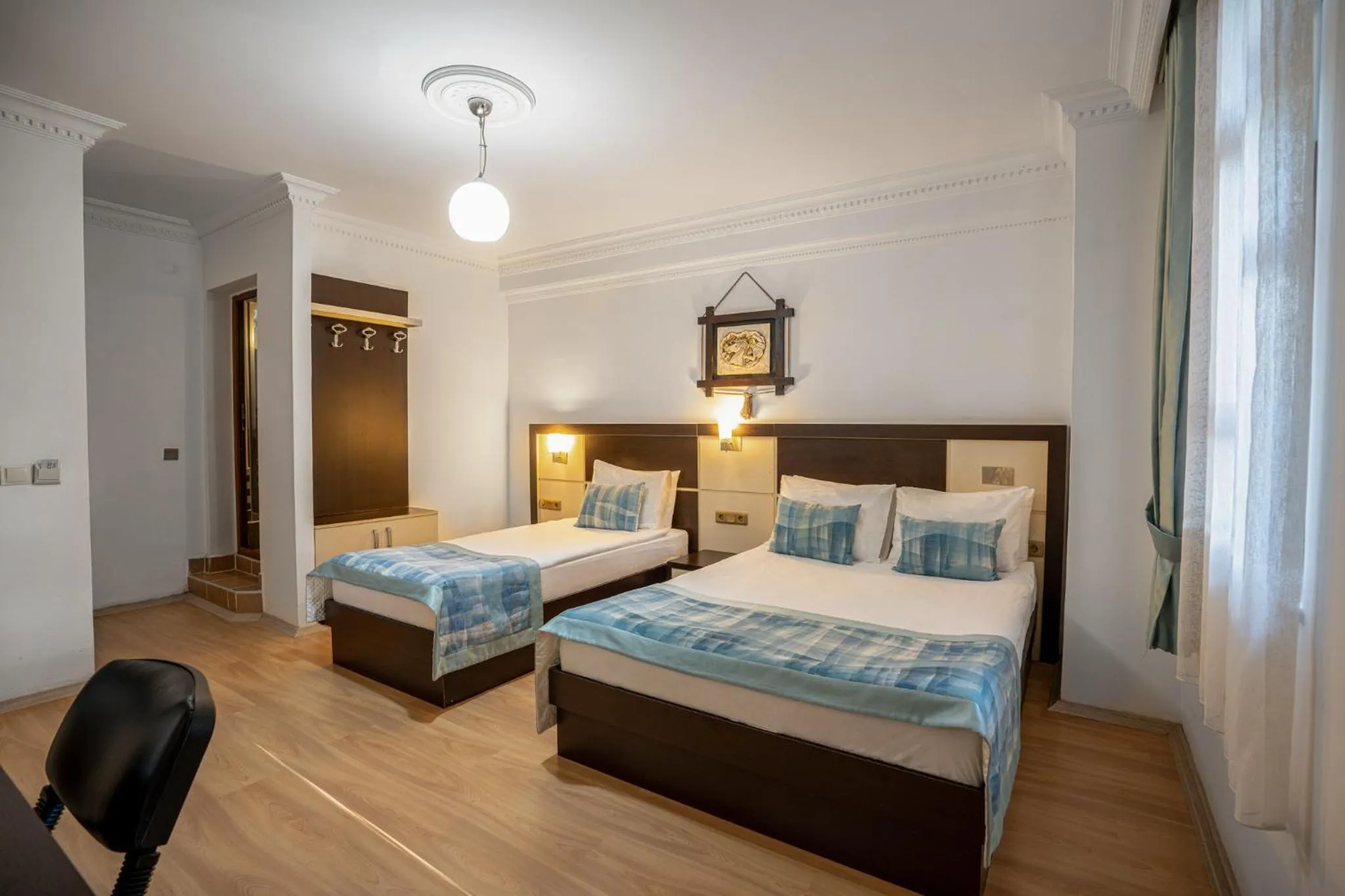 Photo of the whole room, Bed in Oscar Boutique Hotel