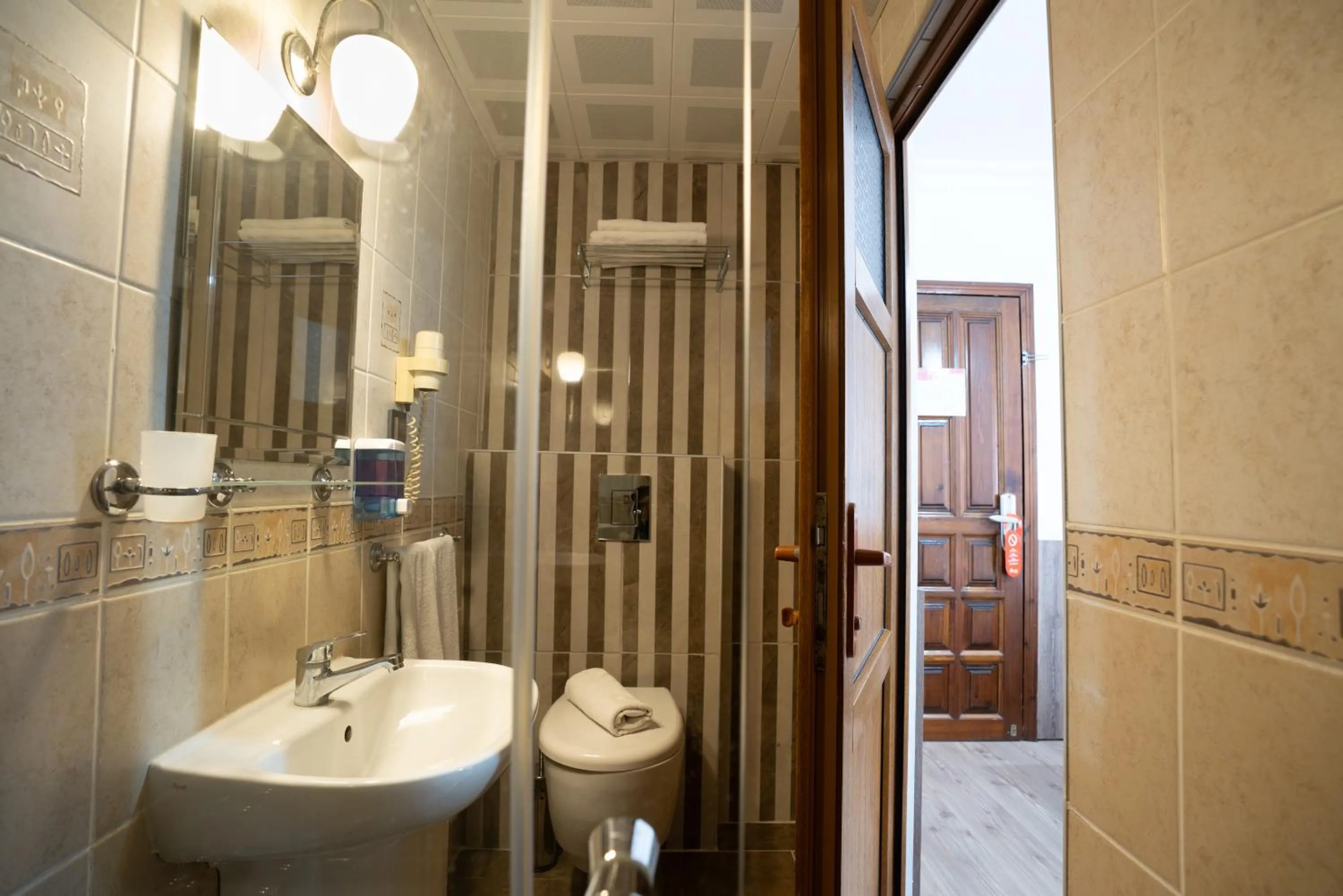 Bathroom in oscar garden