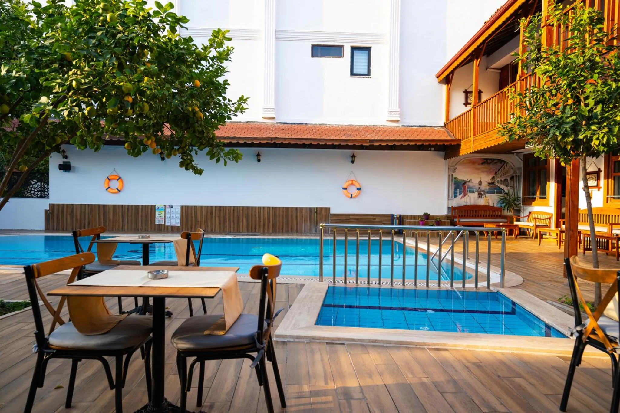 Restaurant/places to eat in Oscar Boutique Hotel