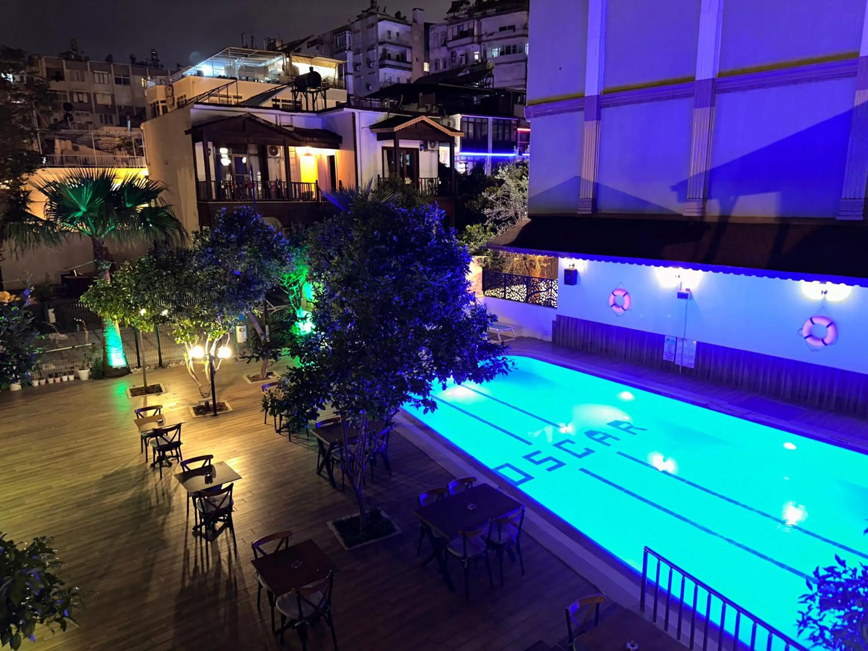 Swimming pool in Oscar Boutique Hotel