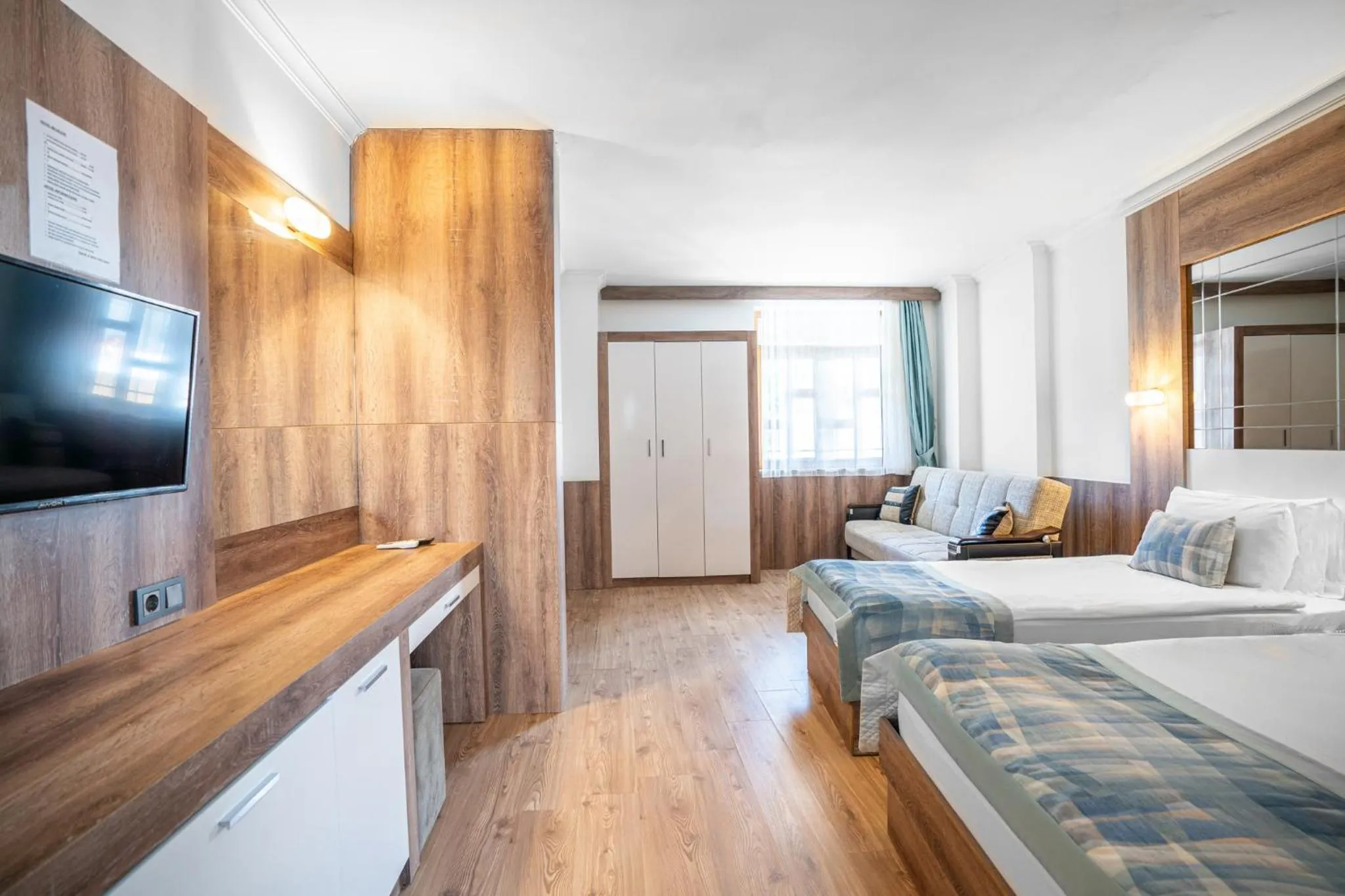 Photo of the whole room, Bed in Oscar Boutique Hotel