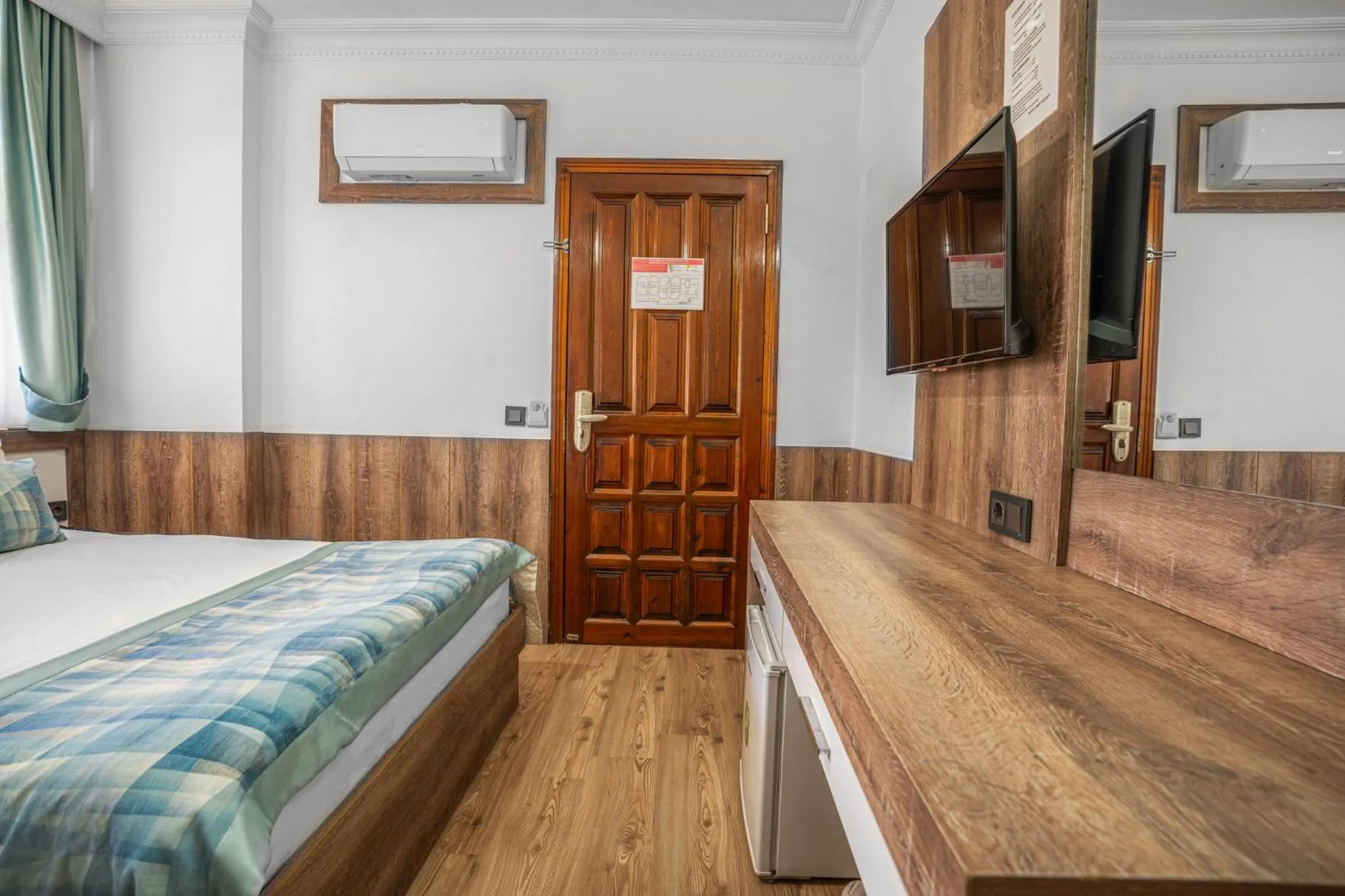 Bedroom, Bed in Oscar Boutique Hotel