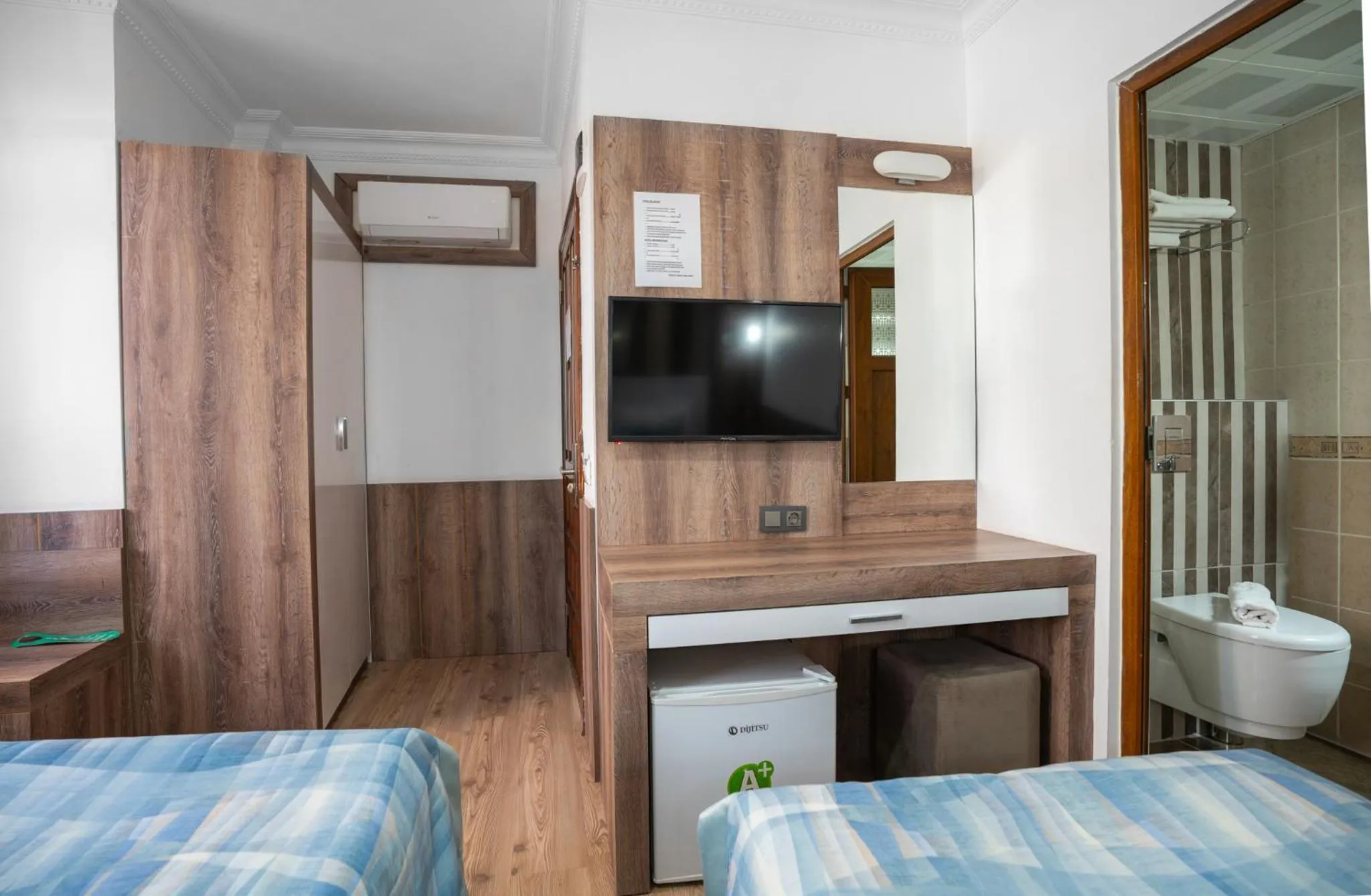 Bedroom, Bed in Oscar Boutique Hotel