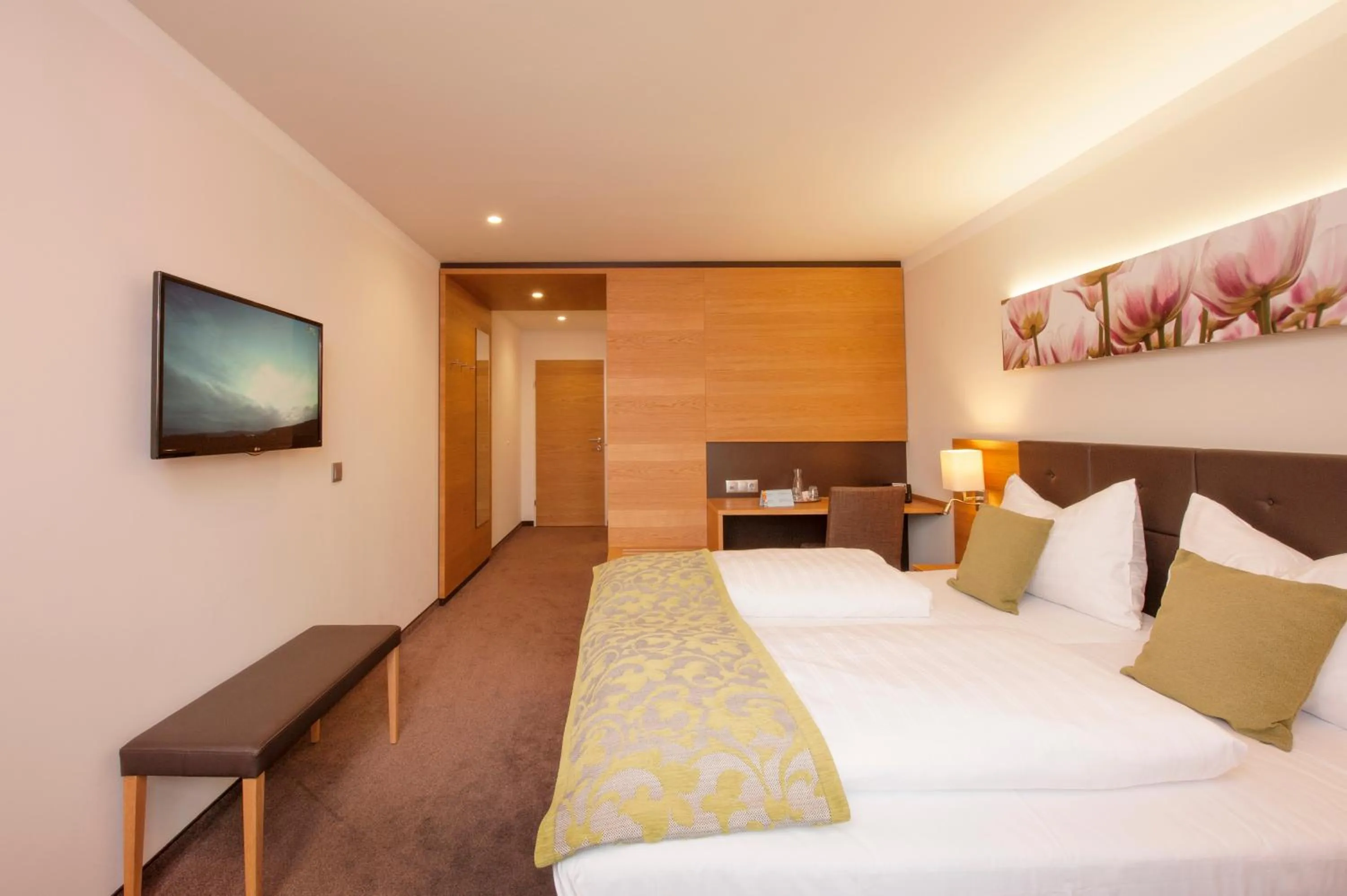 Photo of the whole room, Bed in Hotel-Gasthof Beim Böckhiasl