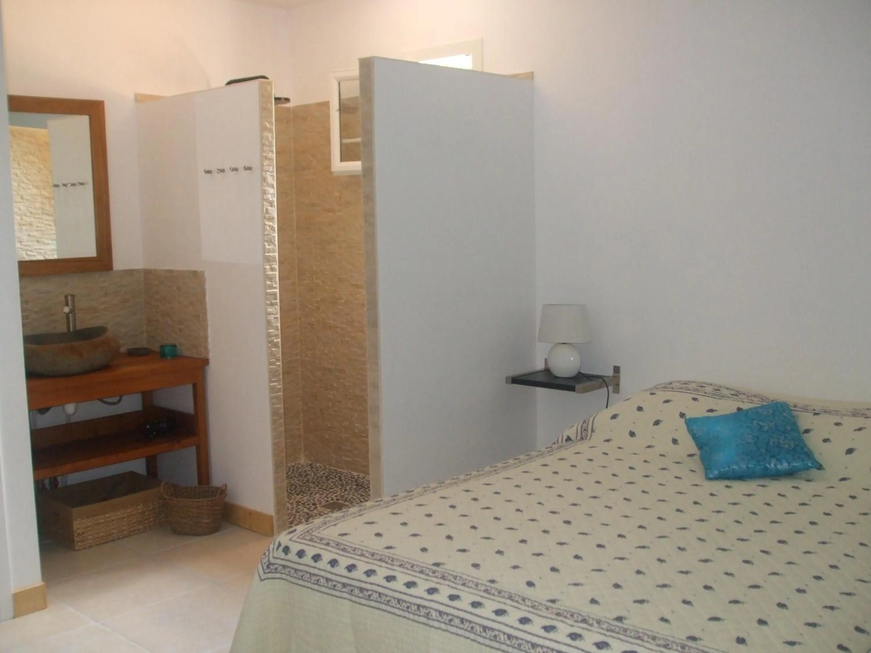 Bathroom, Bed in La Colline des Endrevies