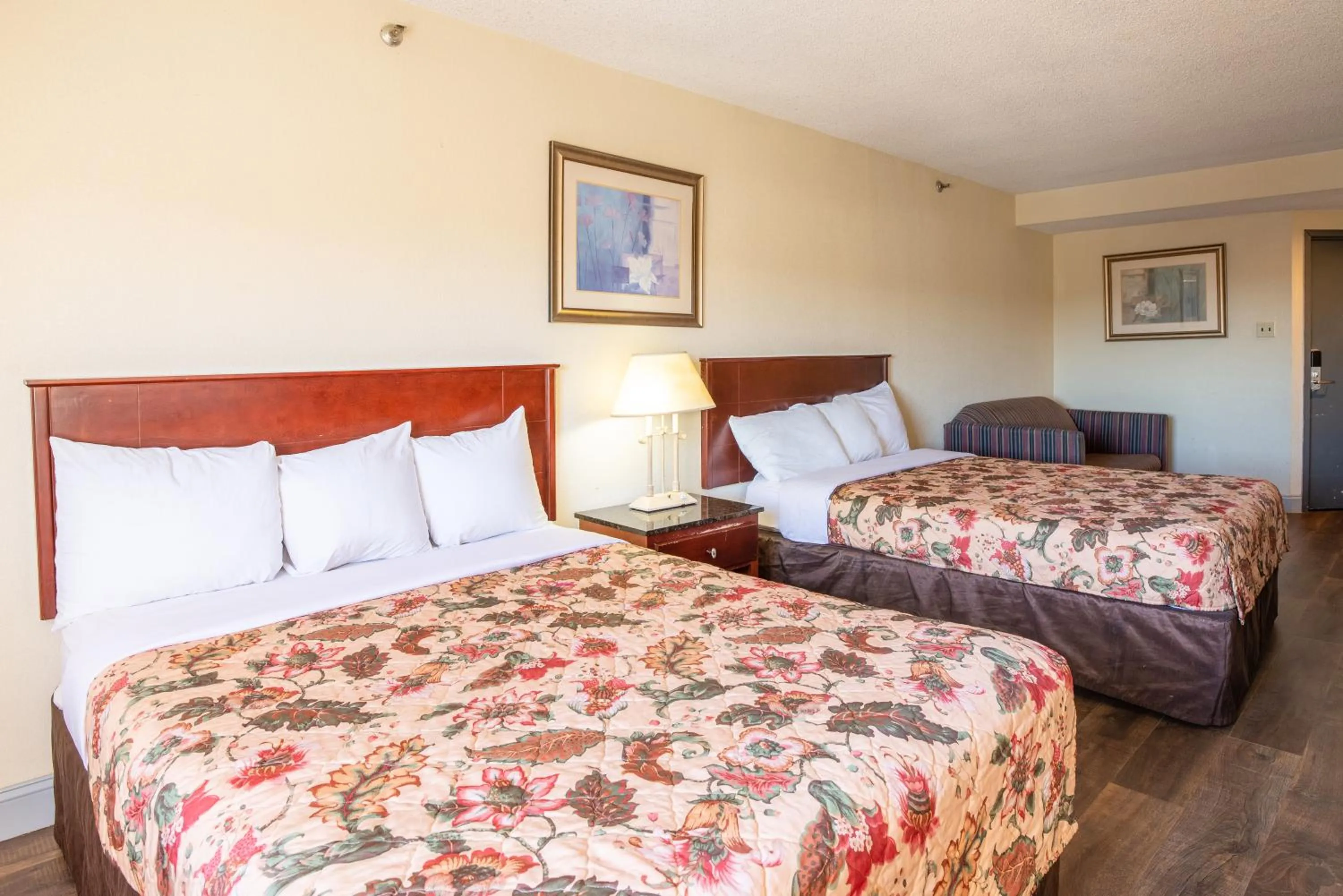 Bed in Dominion Inn and Suites