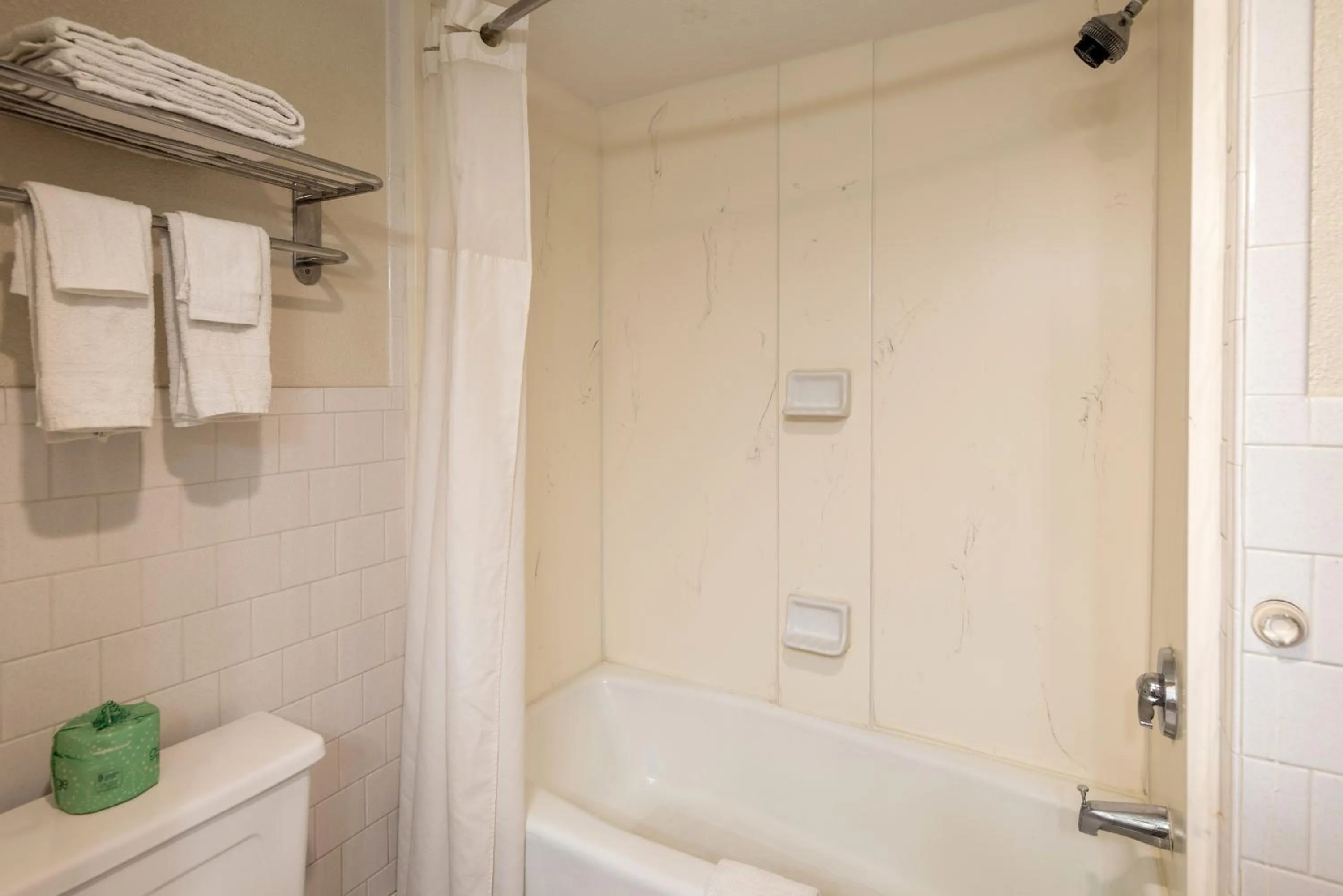 Shower in Dominion Inn and Suites