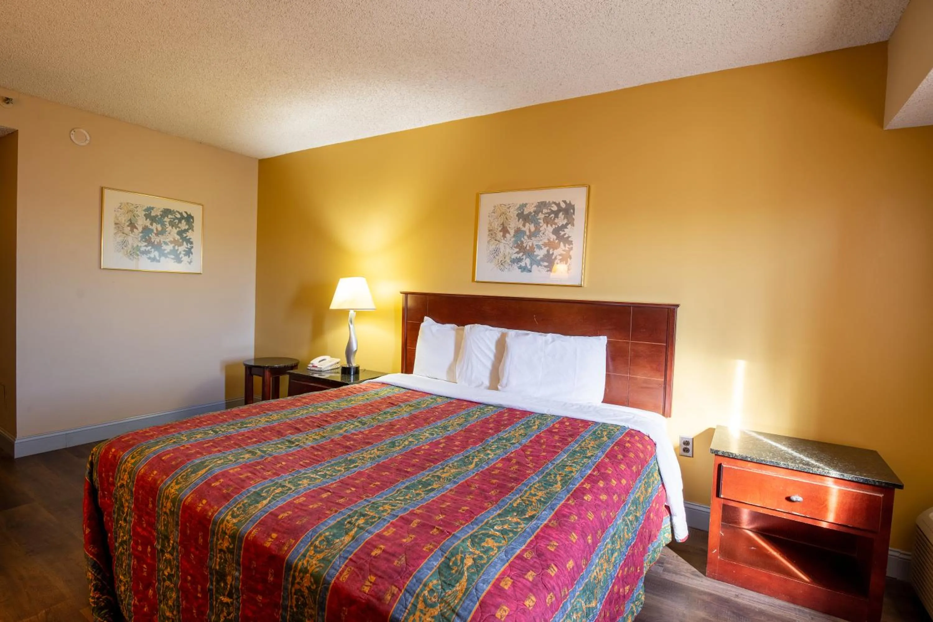 Bed in Dominion Inn and Suites